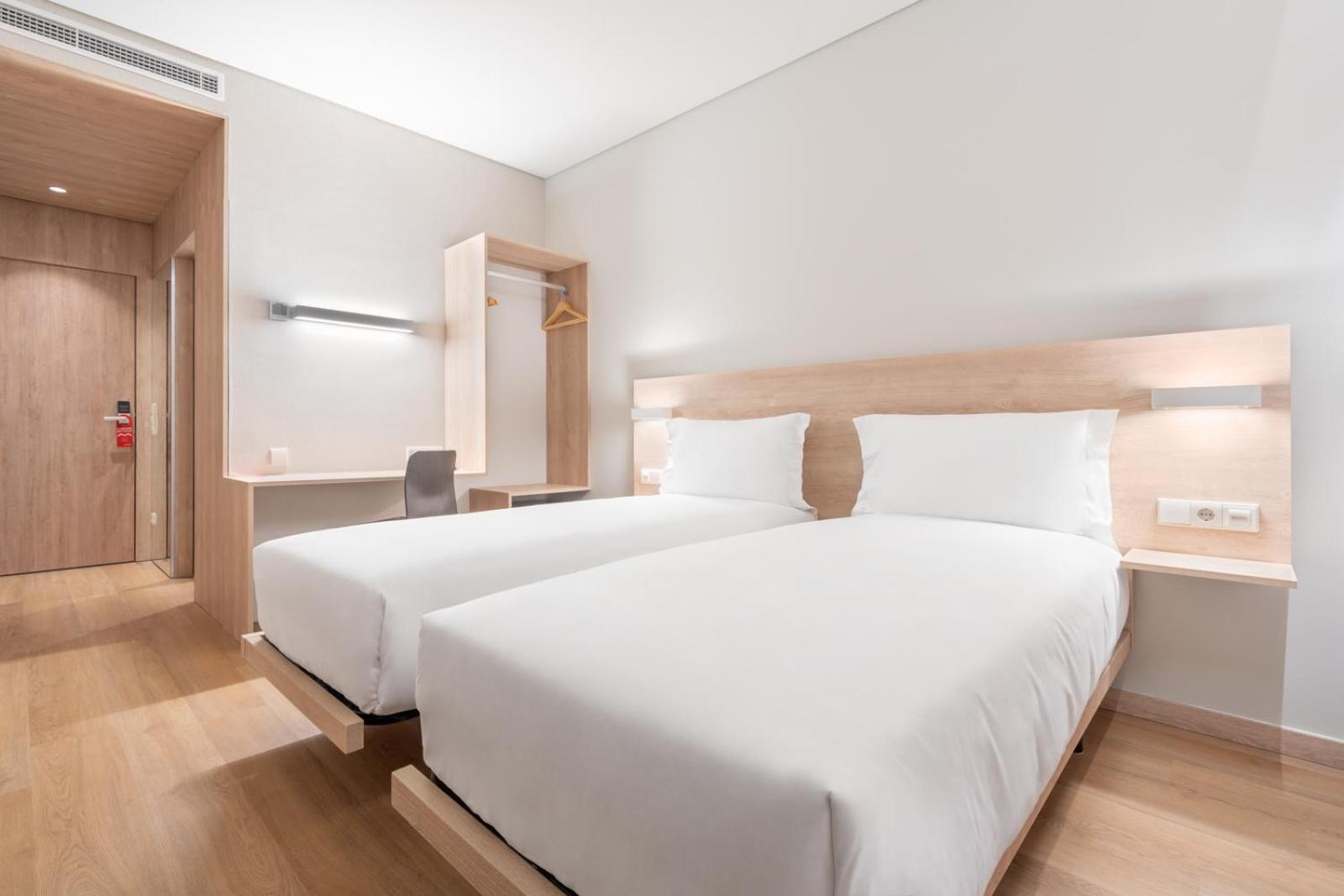 Twin Room,1466197139:JPEG