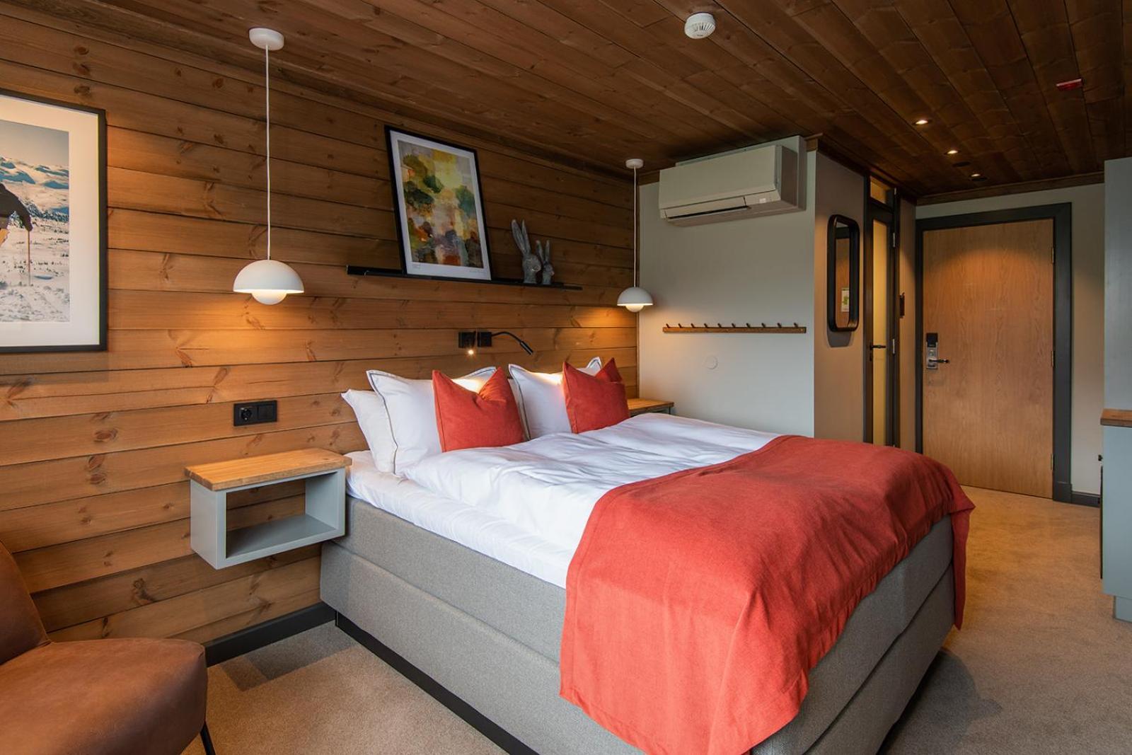 Double Room,1543312261:JPEG