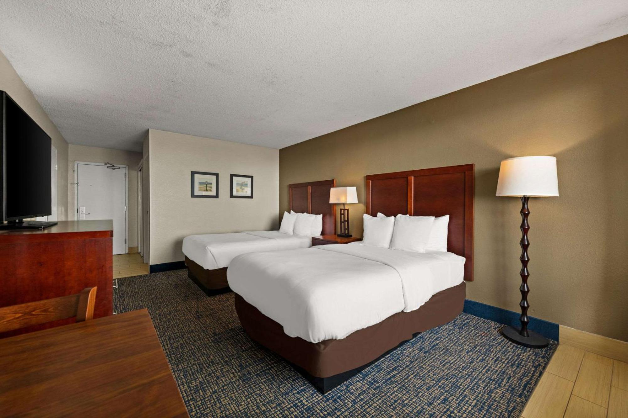 Two Double Beds with Street View