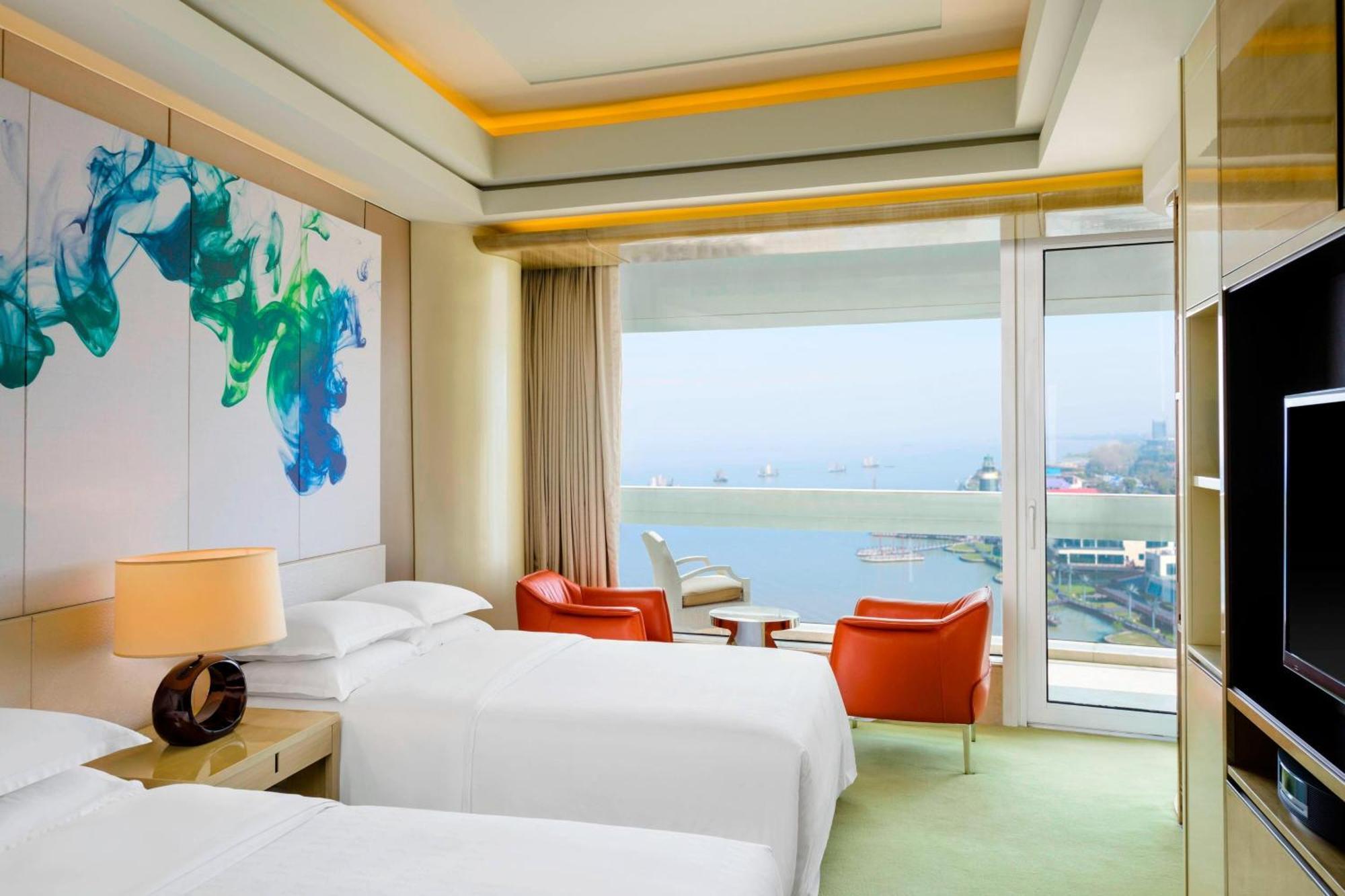 Premier Twin Room with Balcony and Lake View