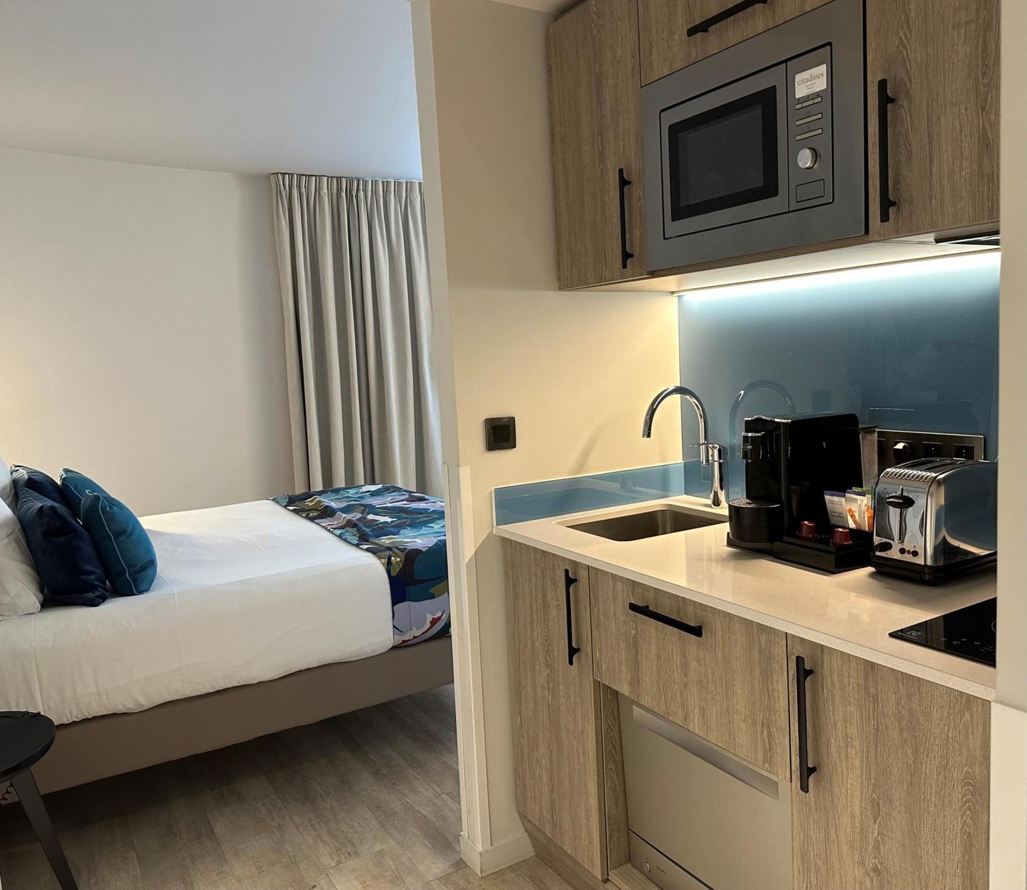 Deluxe Studio with Bath