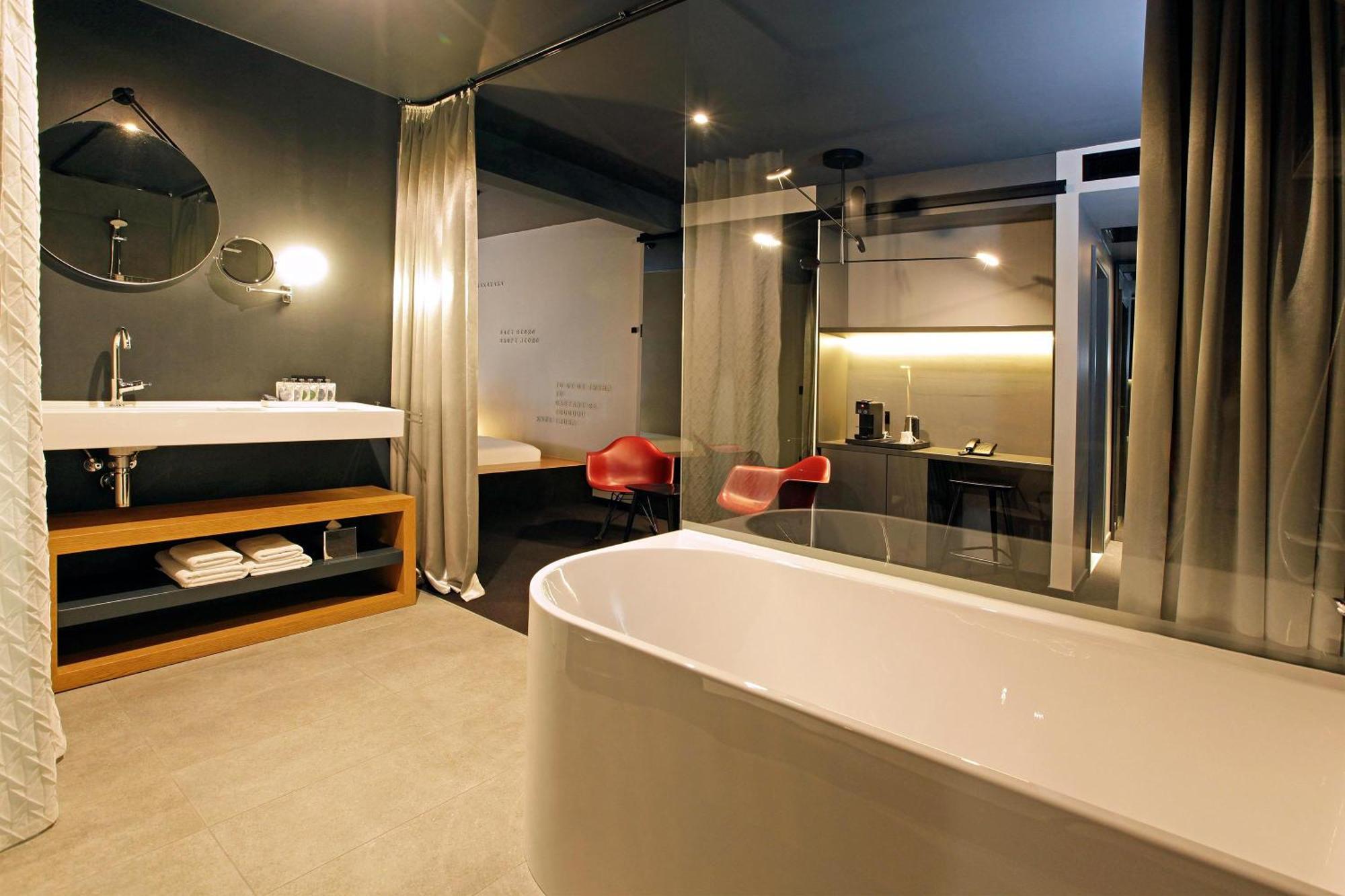 Superior Double Room Bath Balcony