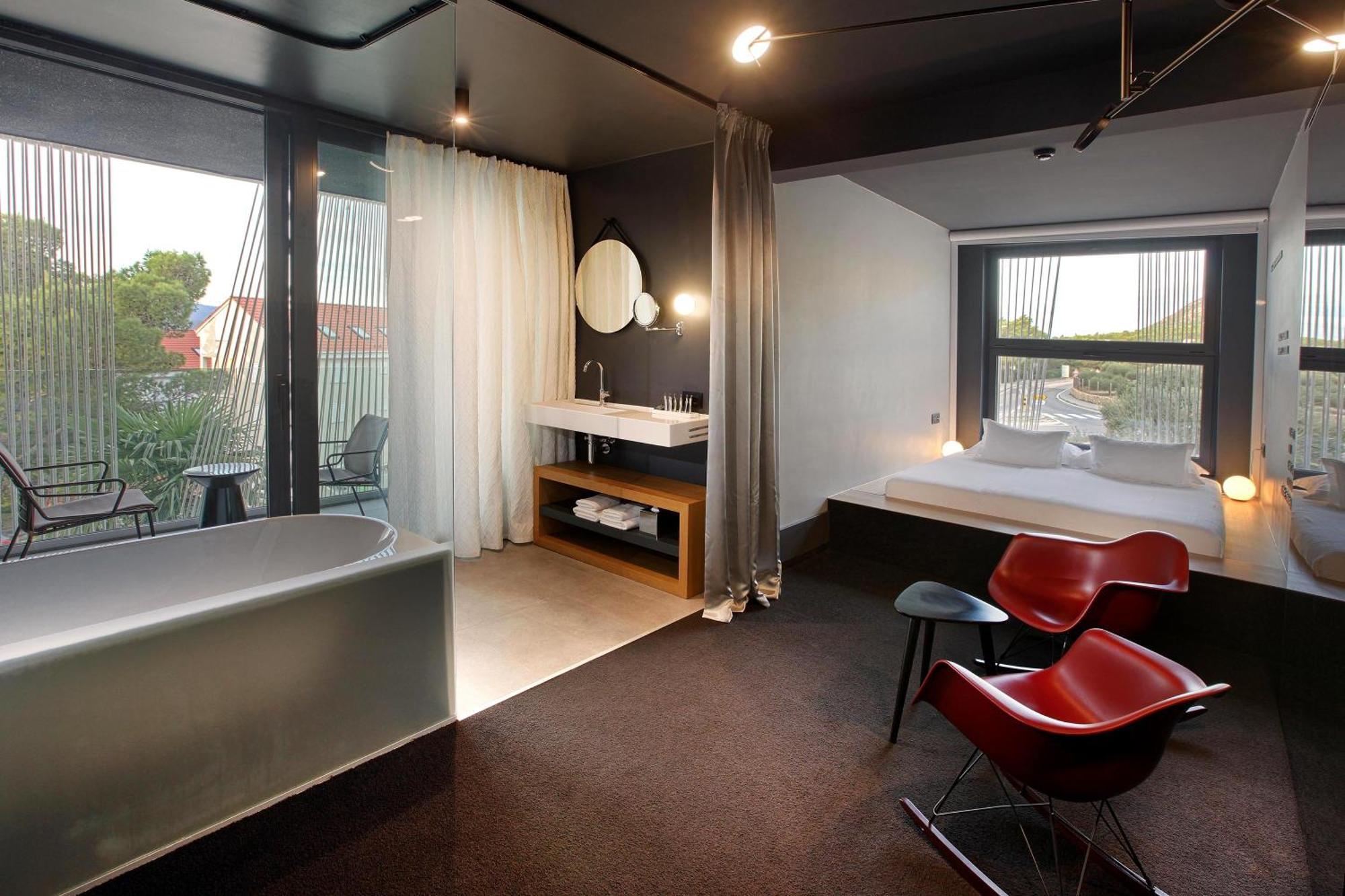 Superior Double Room Bath Balcony
