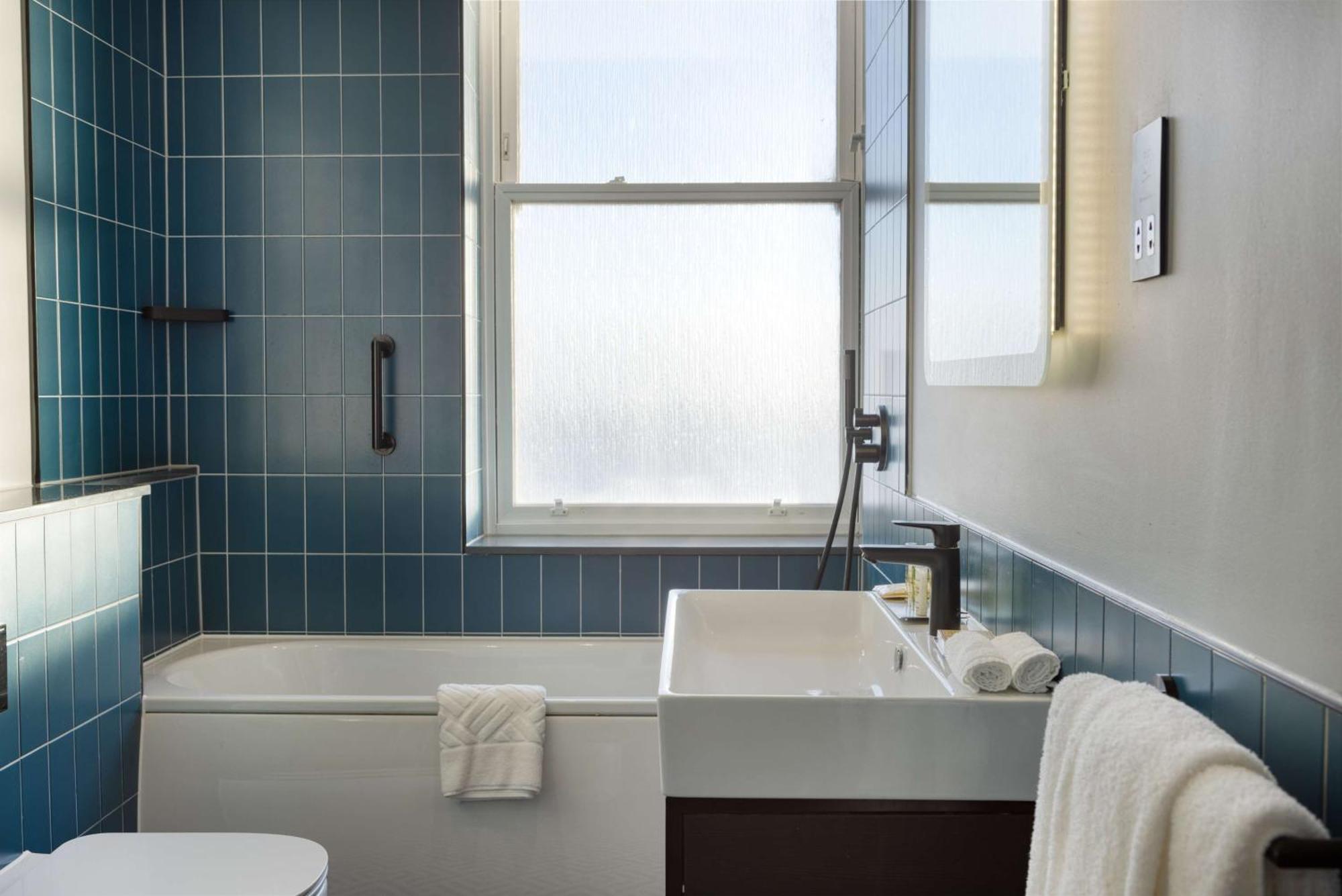 One-Bedroom King Suite Sea View,1544826379:JPEG