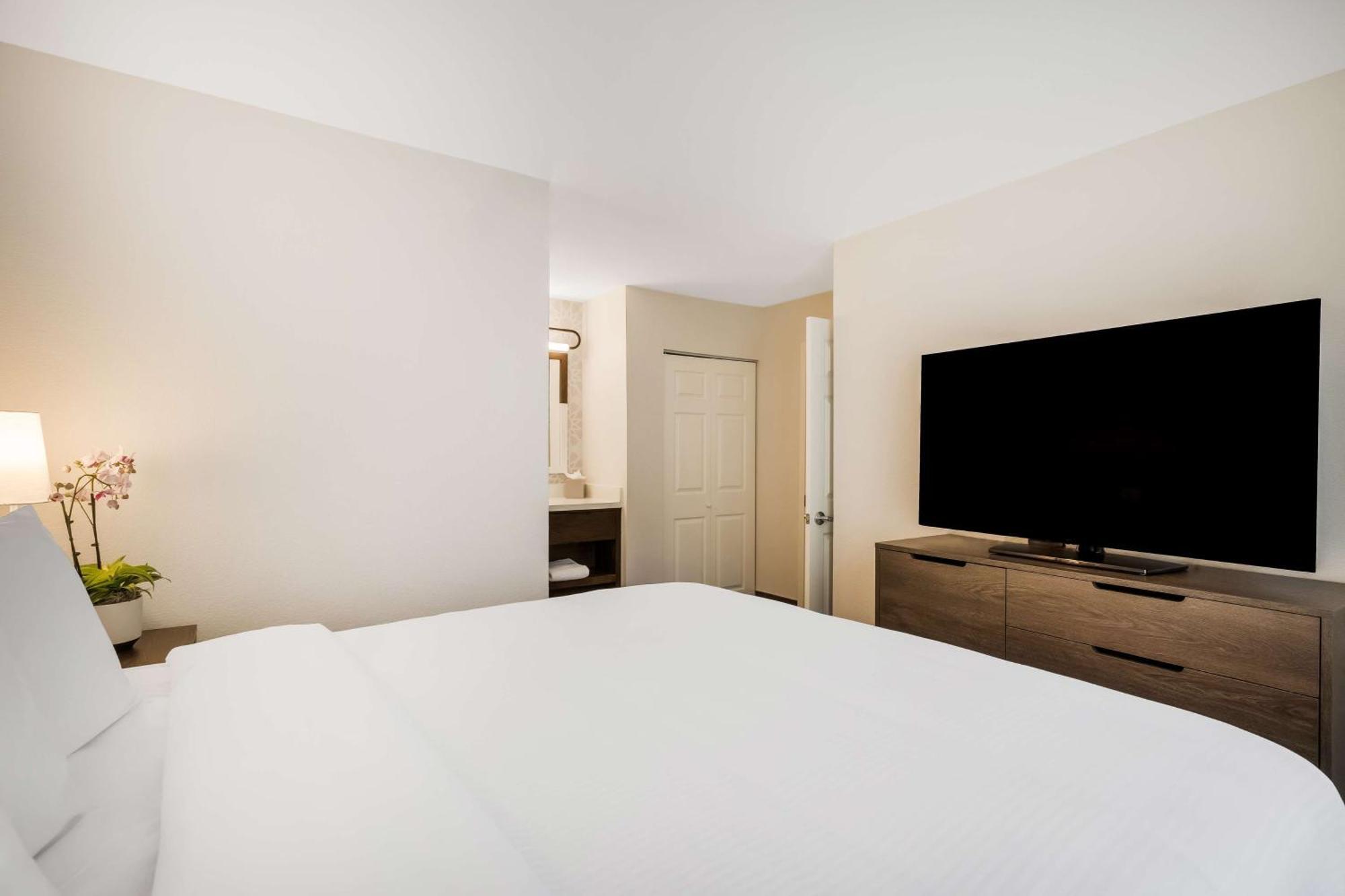One-Bedroom King Suite