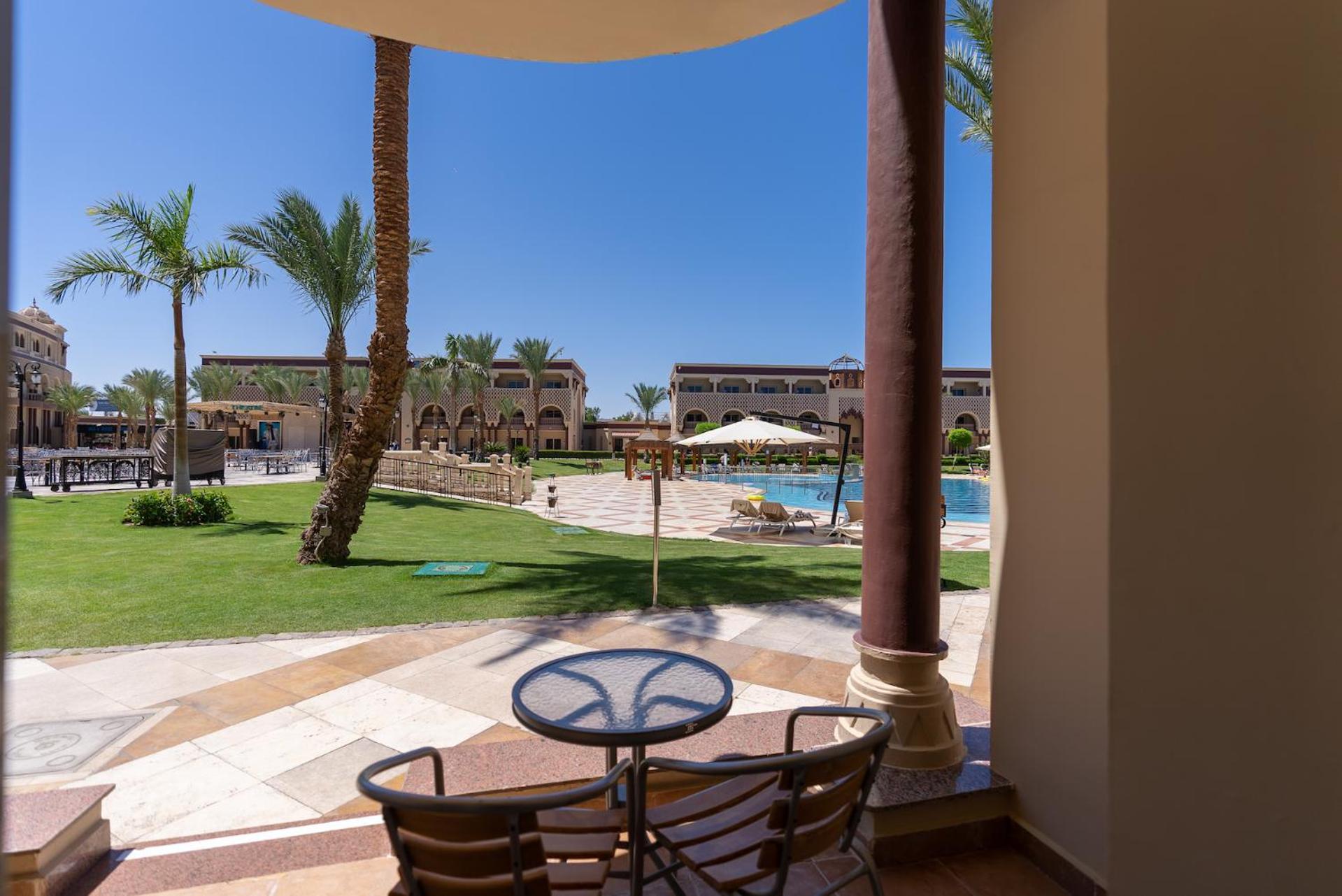 Suite Familiar com Vista da Piscina