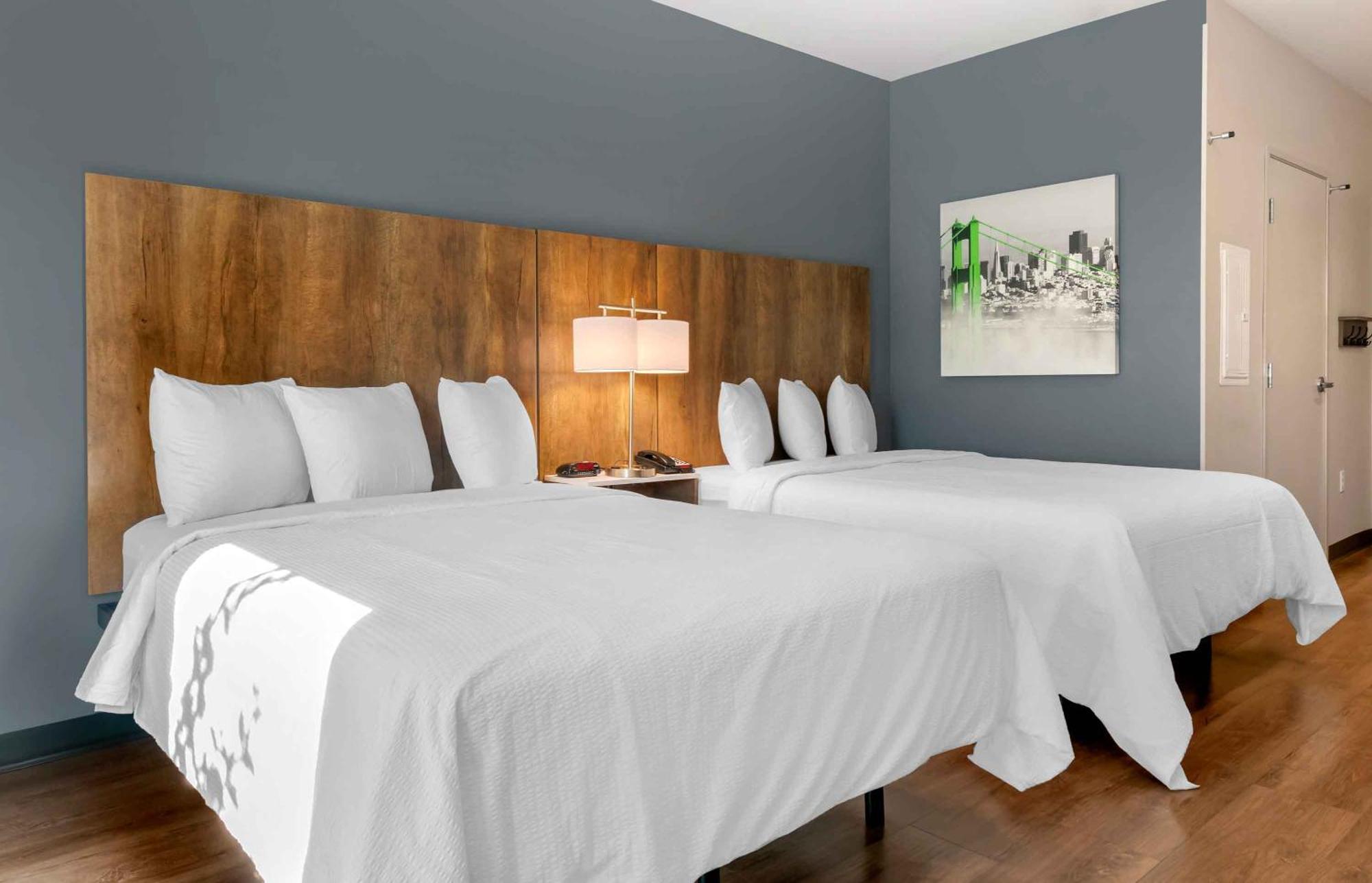 Standard Studio 2 Queen Beds Nonsmkng