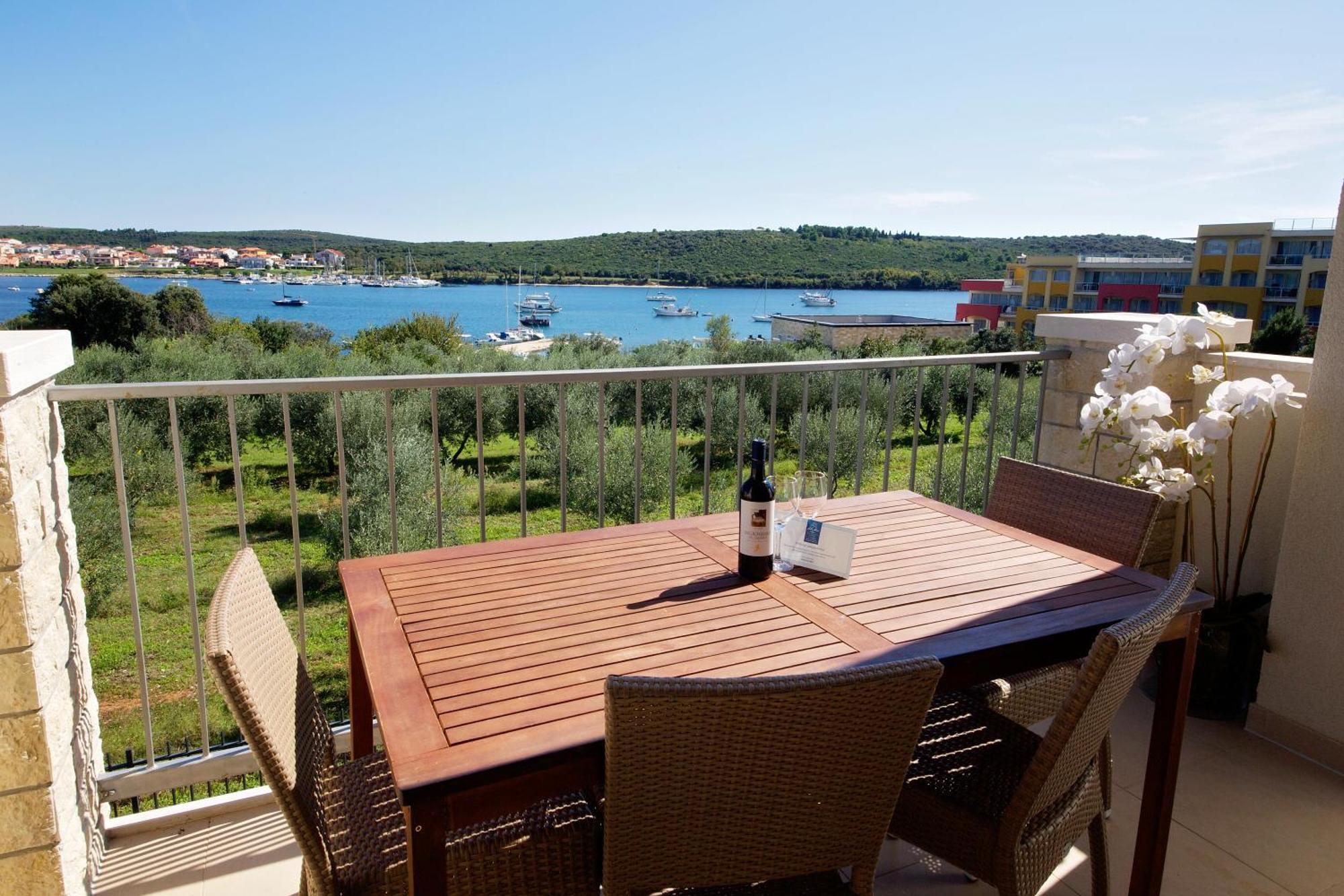 Two-Bedroom Apartment Balcony Sea View