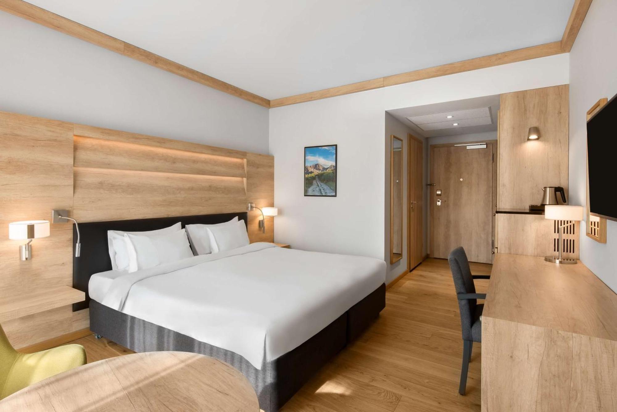 Superior Room,1699184313:JPEG