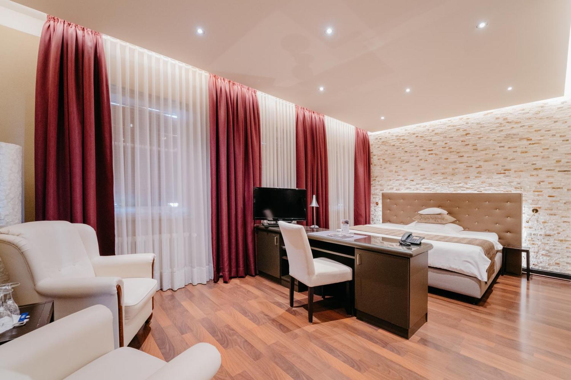 Double Room,1545162193:JPEG