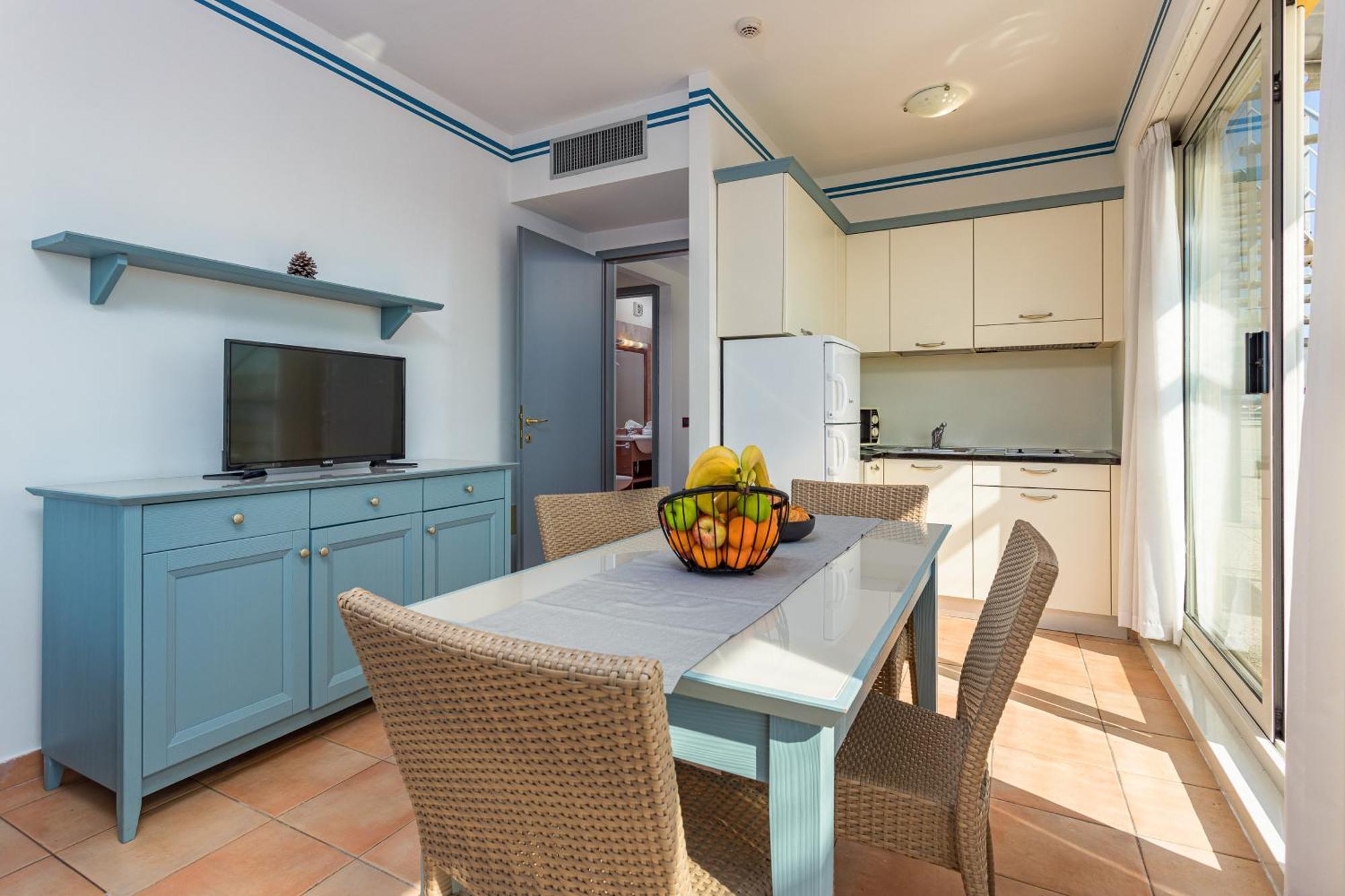 One-Bedroom Apartment with Balcony and Sea View (6 people)