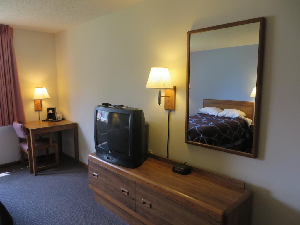 Queen Room - Mobility Access/Non-Smoking