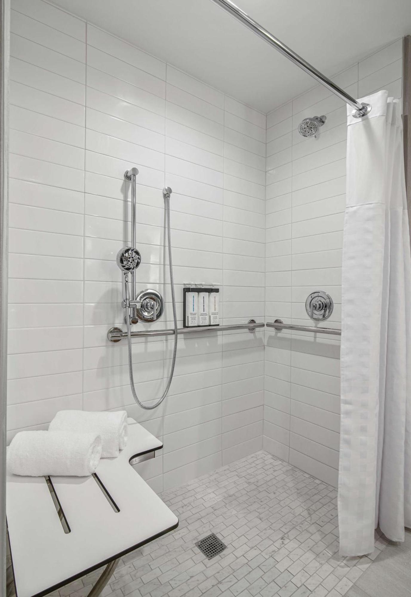 King Suite with Sofa Bed and Roll-In Shower - Disability Access