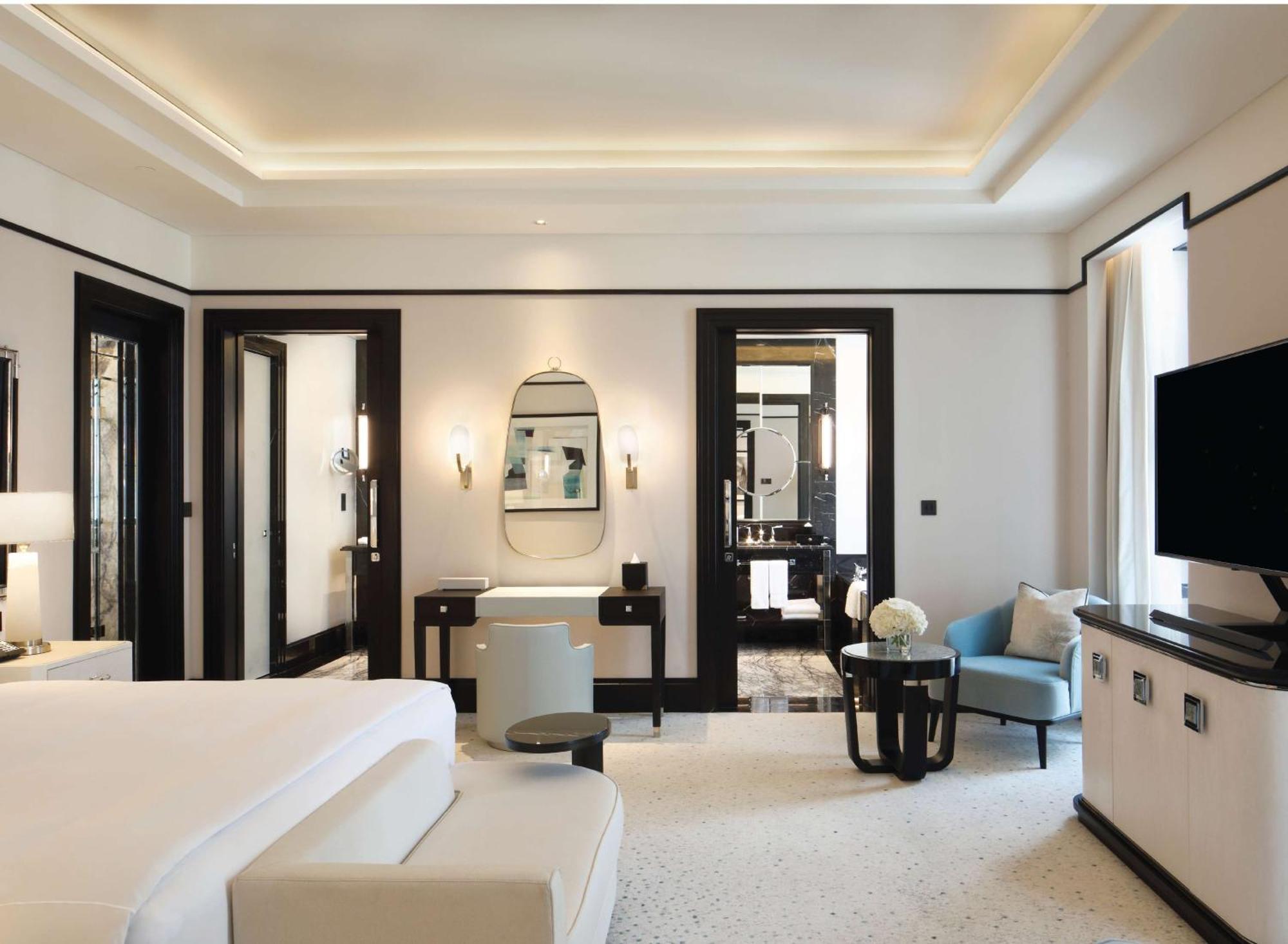 Deluxe King Room Mobility Access
