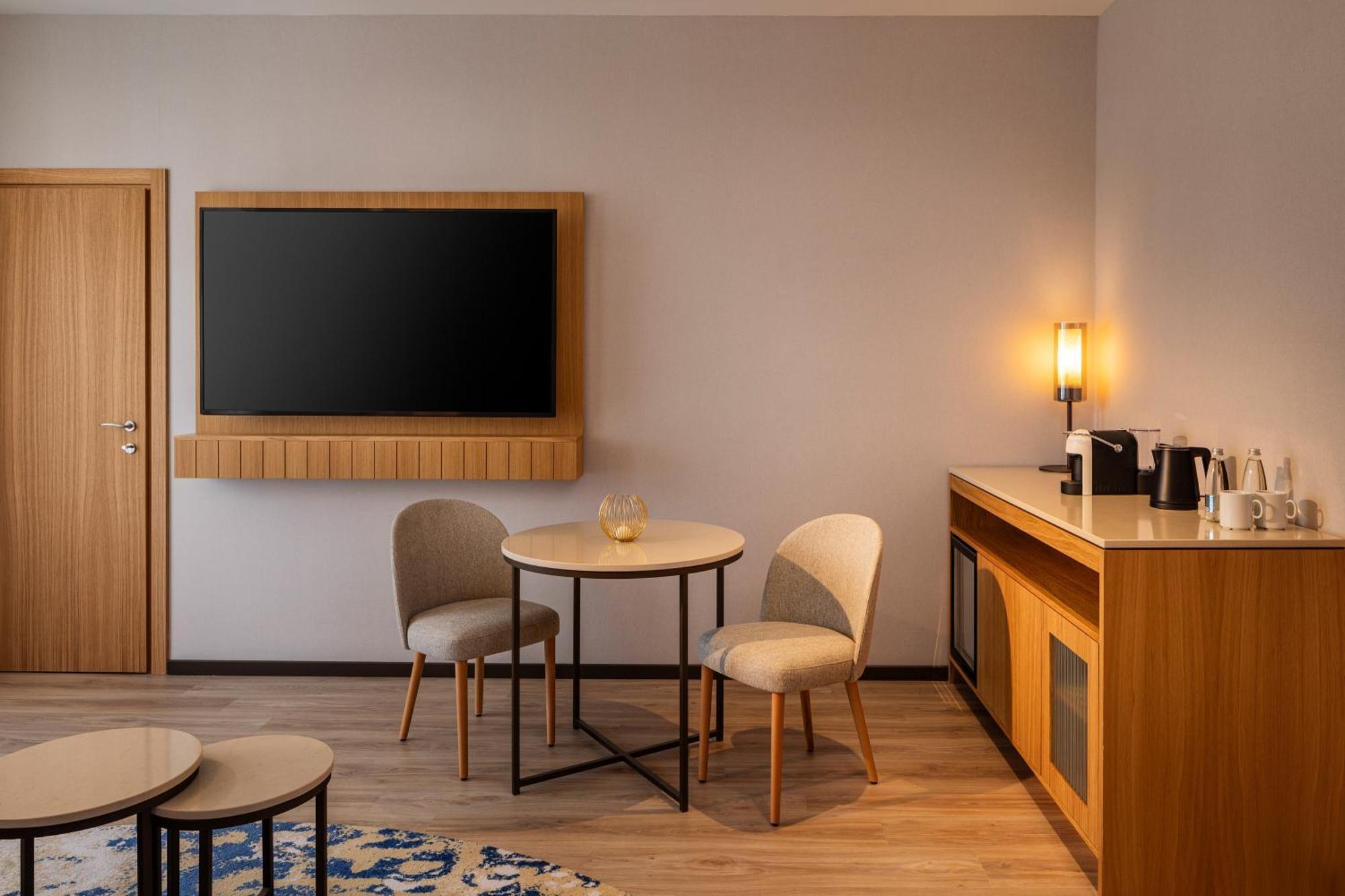 Suite with Lake View