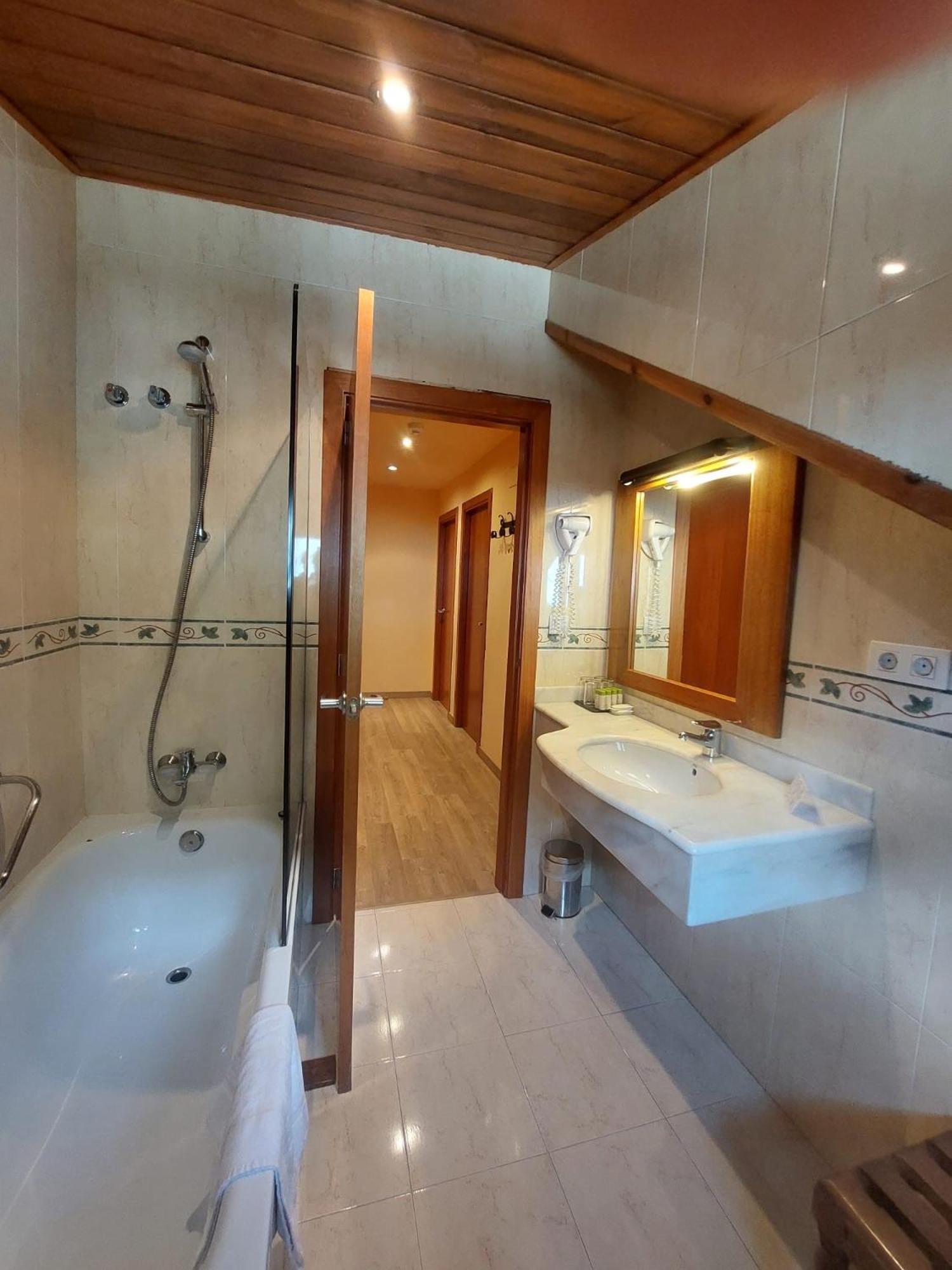 Family Room (4 Adults)