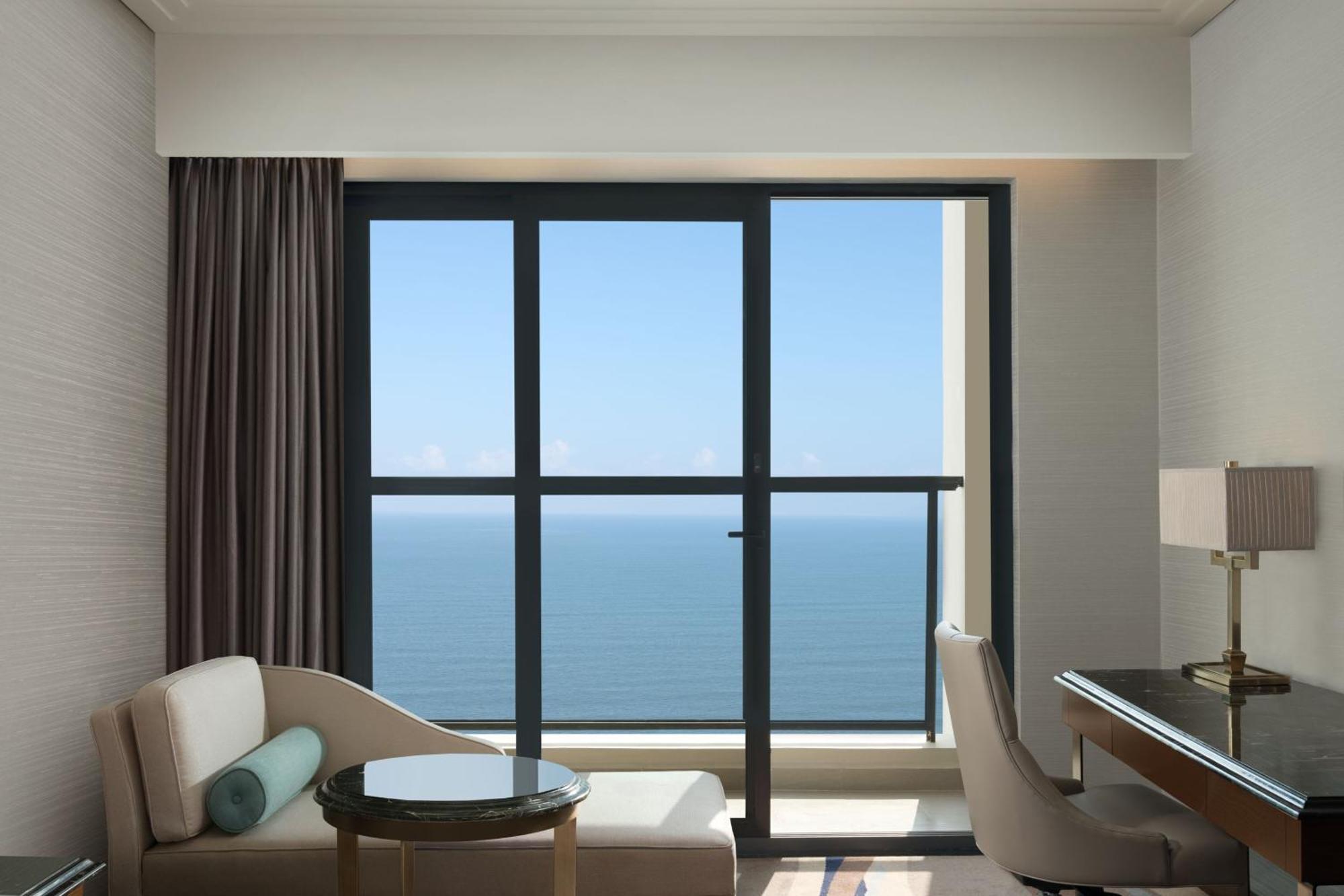 Superior King, Guest room, 1 King, Ocean view, Balcony