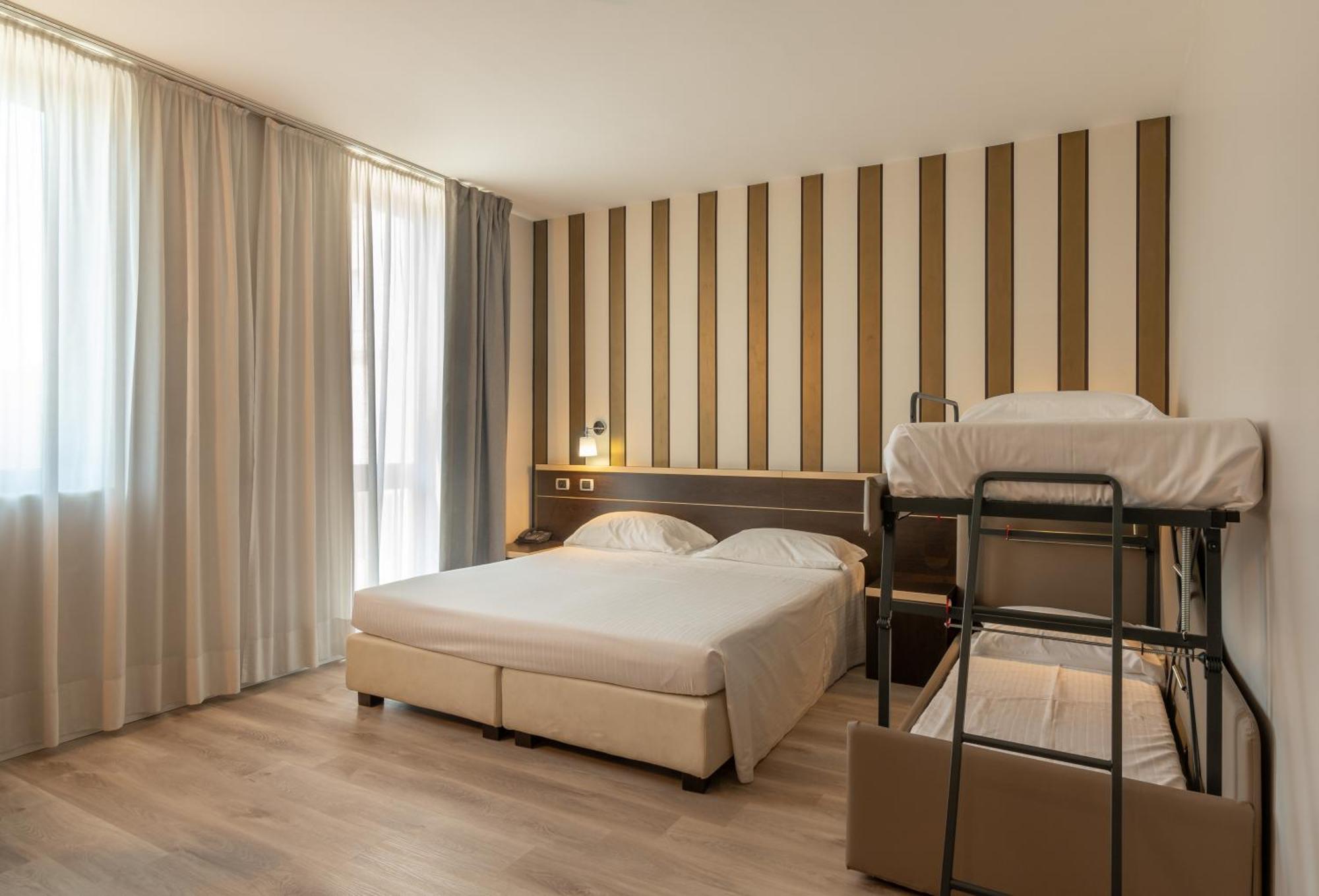 Deluxe Quadruple Room