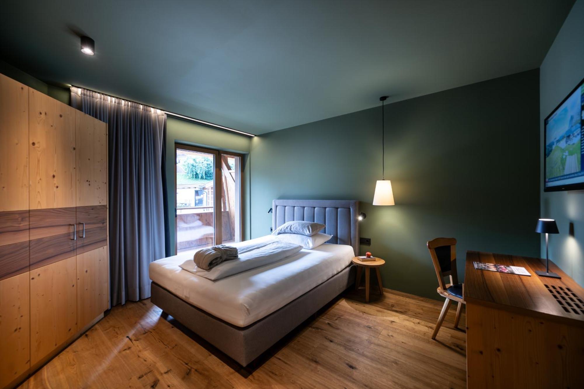Single Room,1546513591:JPEG