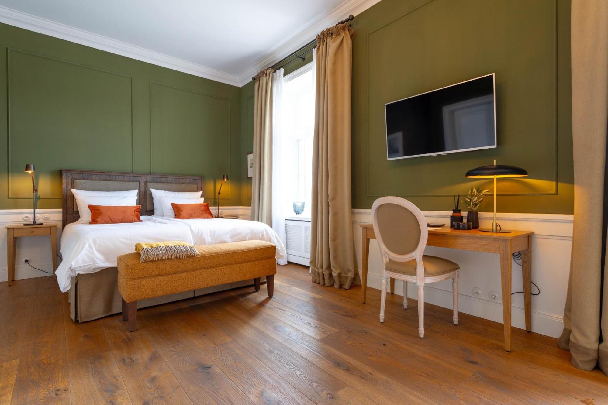 Large Double Room,1546531117:JPEG