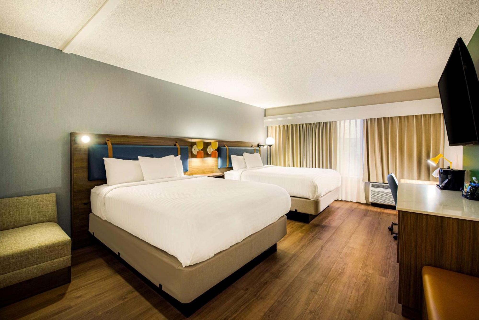 Guestroom Two Queens