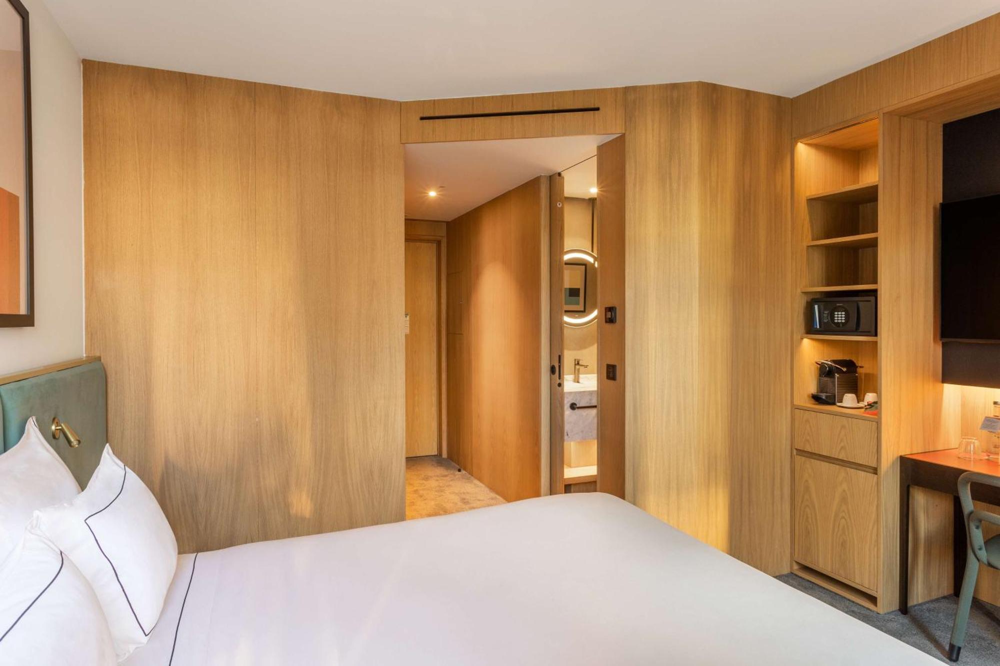 Chambre Lit Queen-Size avec Balcon