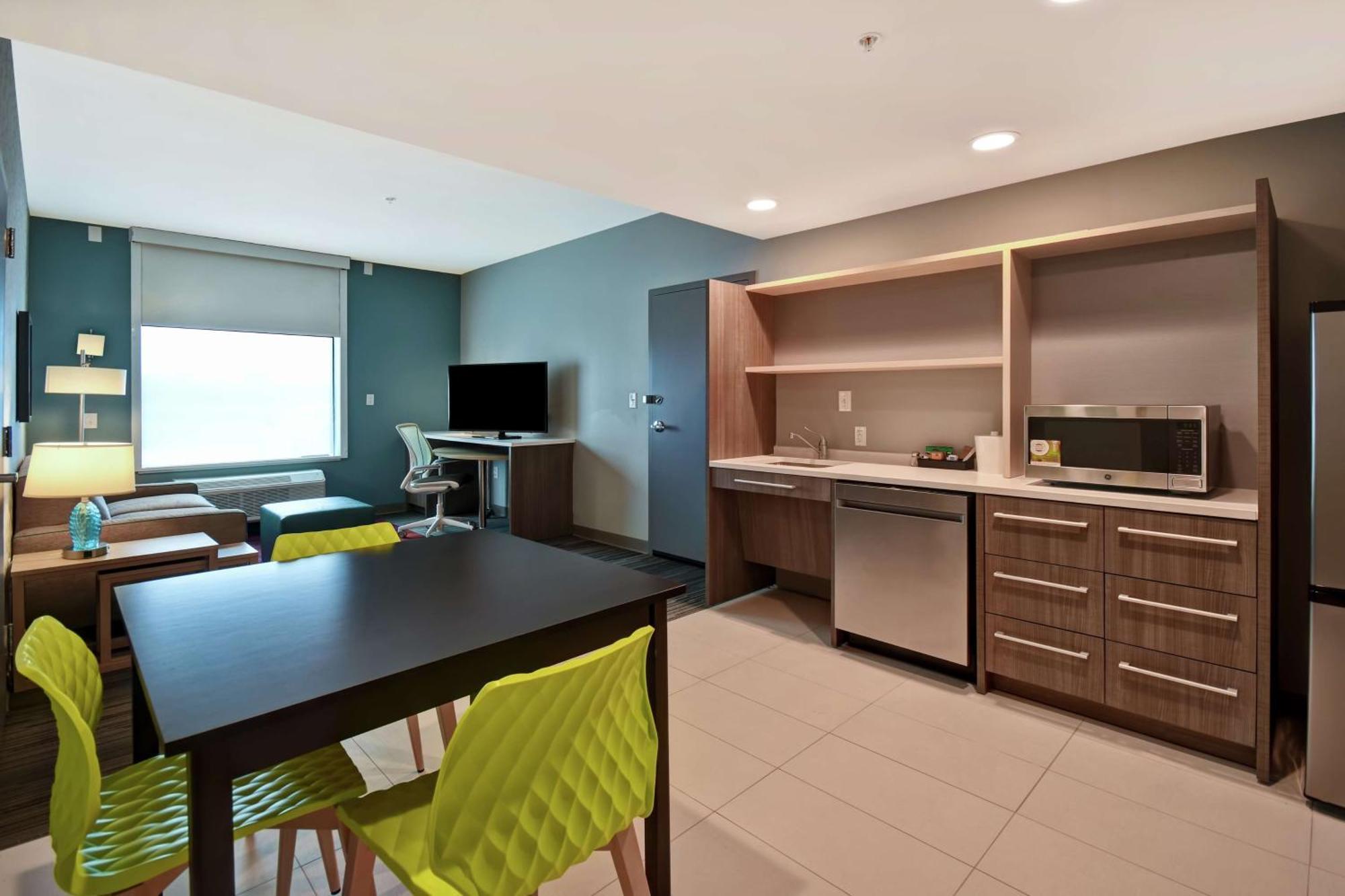 King Suite - Mobility Access/Non-Smoking