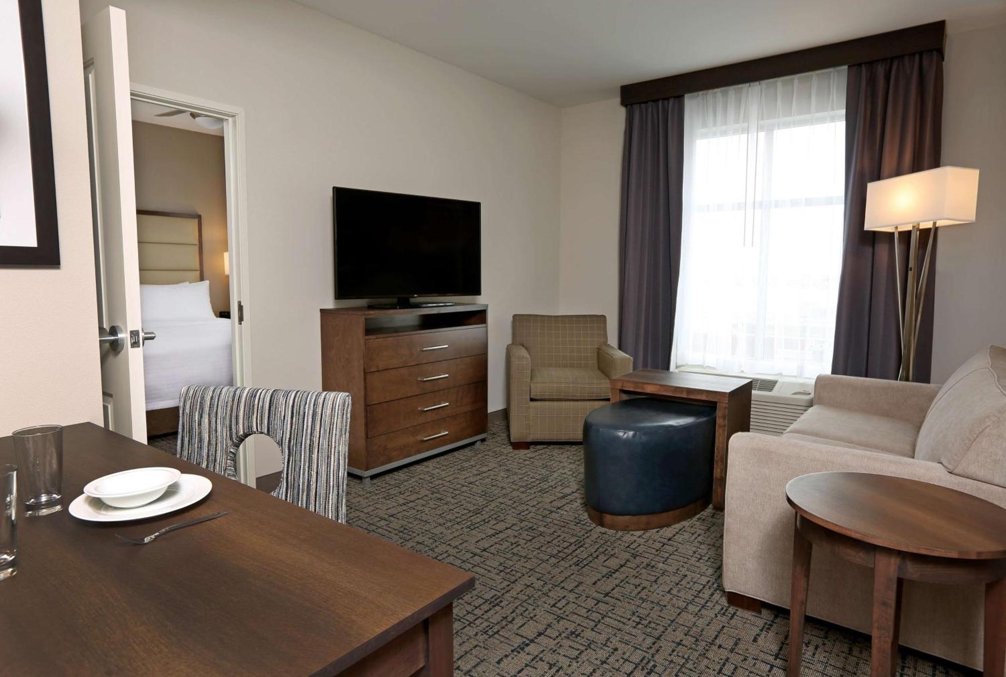 One-Bedroom Queen Suite with Two Queen Beds - Non-Smoking