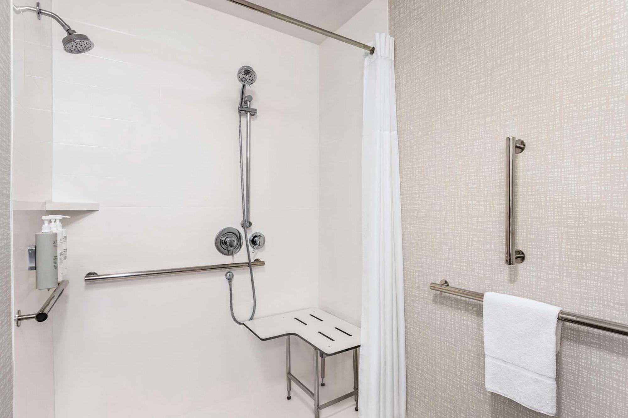 Queen Room Two Queen Beds Roll Shower Mobility Hearing Access or Non-Smoking,1546973260:JPEG