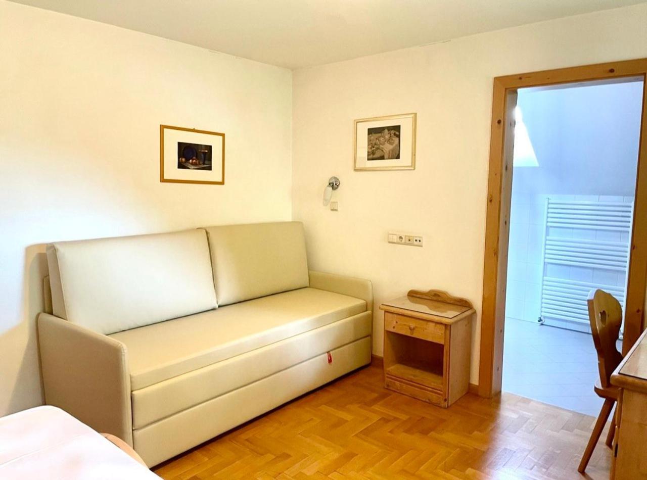 Large Twin Room,1547026648:JPEG