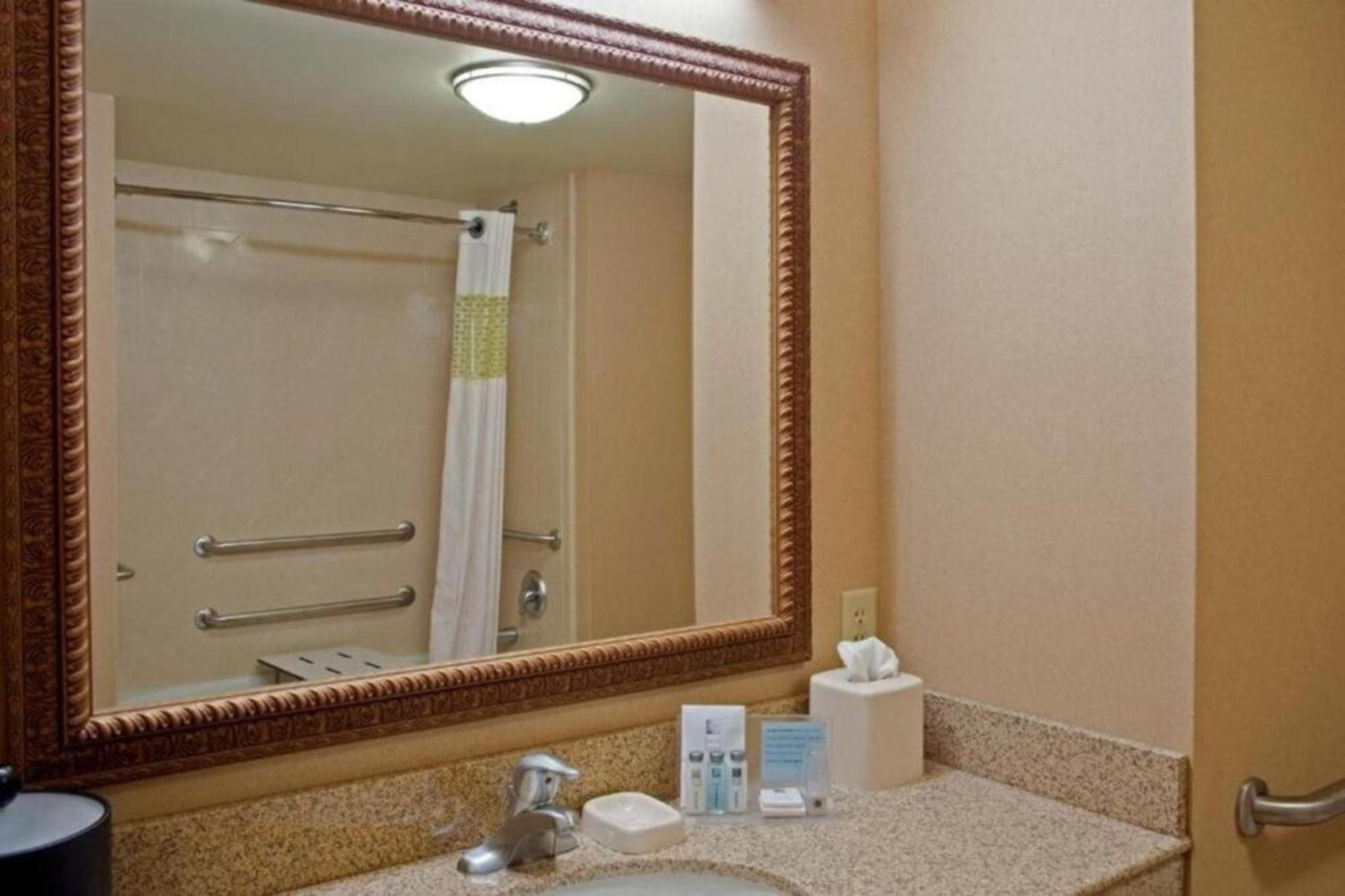King Room with Accessible Tub - Mobility and Hearing Access/Non-Smoking
