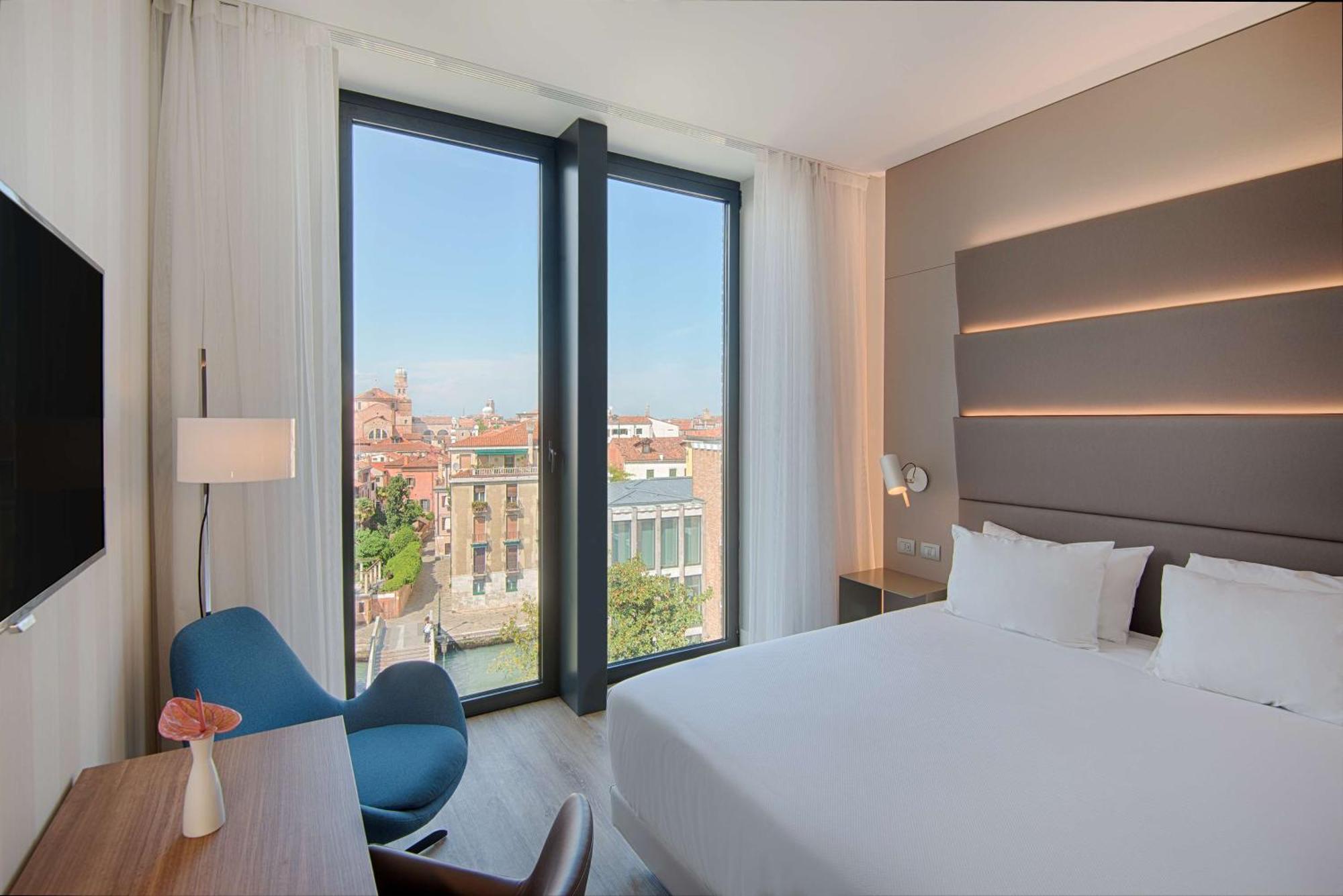 Superior Doppel-/Zweibettzimmer mit Kanalblick