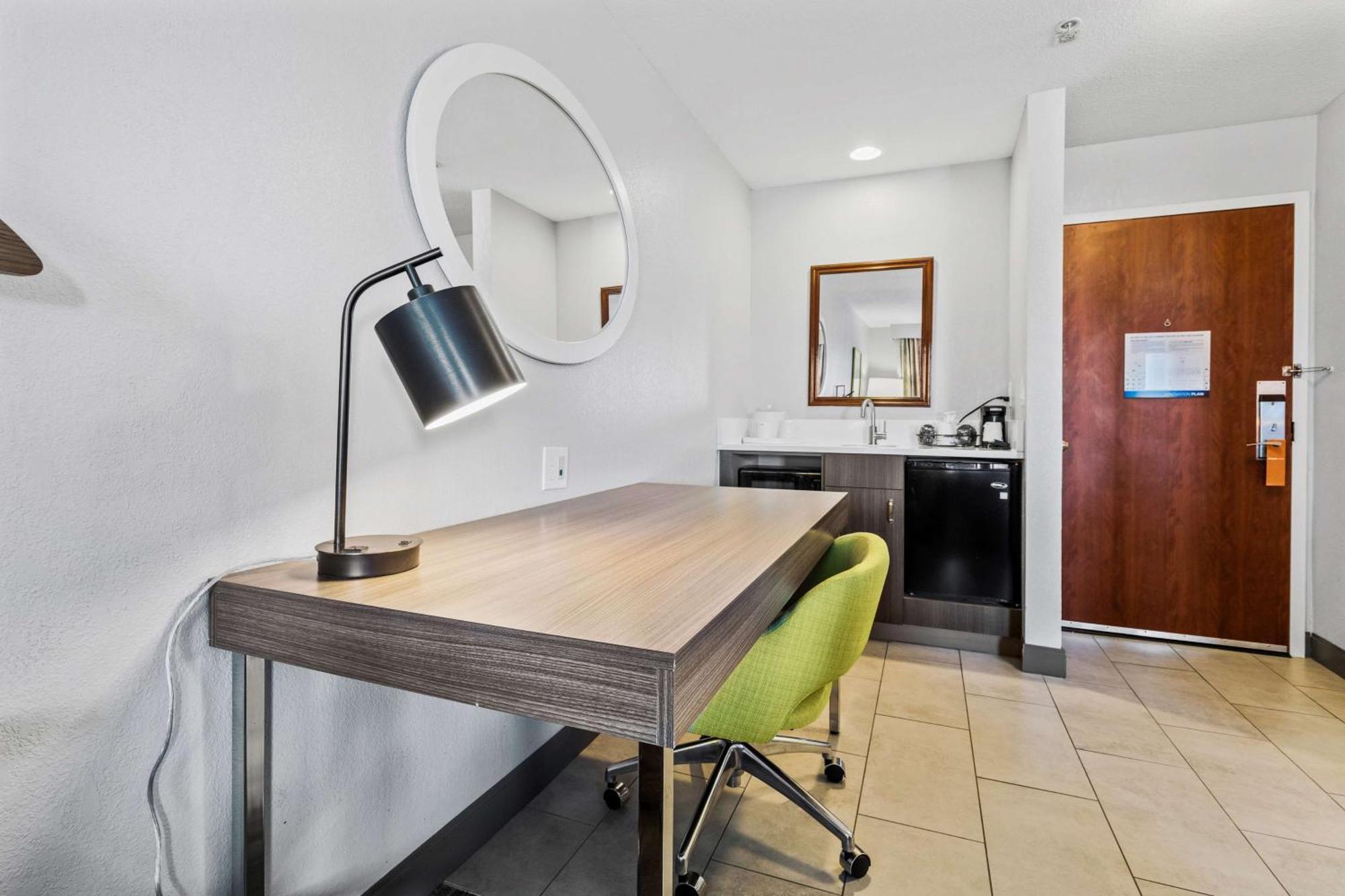 King Studio Suite with Sofa Bed - Non-Smoking