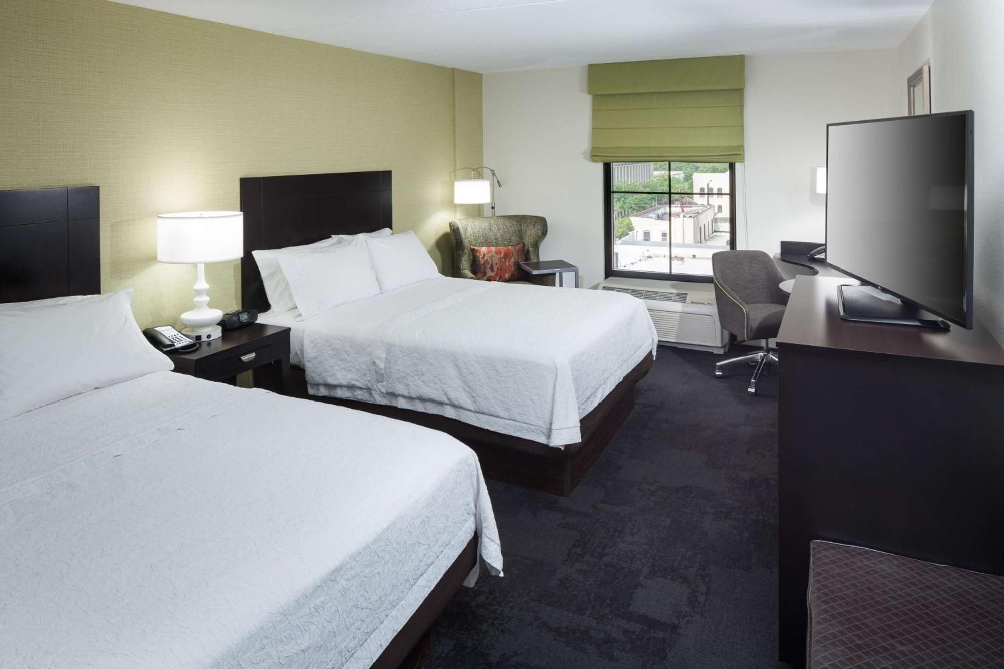 Queen Room Two Queen Beds Mobility Access or Non-Smoking,1547465002:JPEG