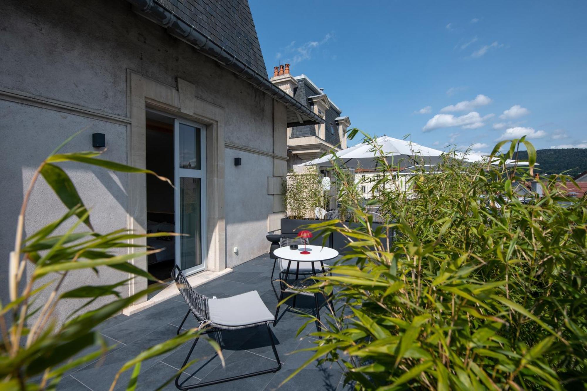 Suite Lit King-Size avec Terrasse Privée - Non-Fumeurs
