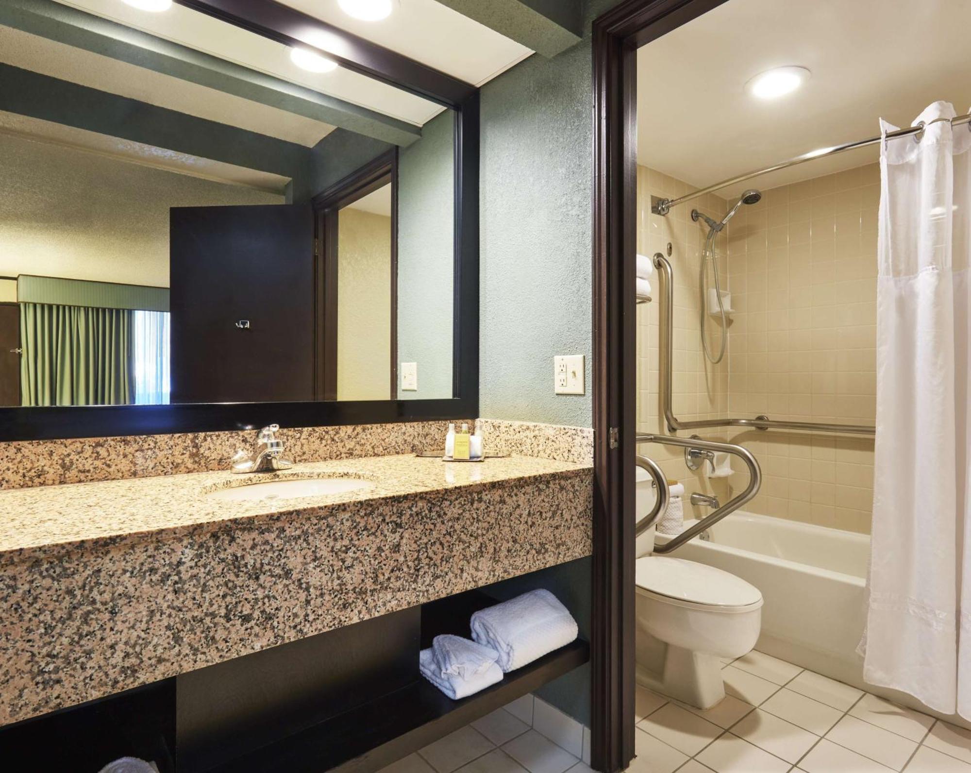 Queen with Two Queen Beds - Bath - Disability Access