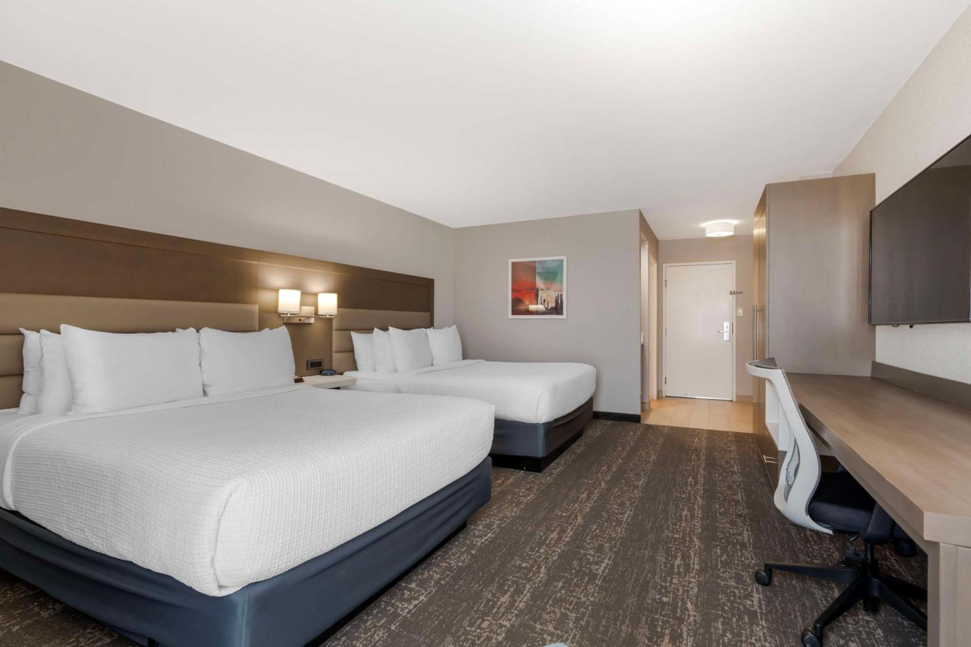 Queen Room Two Queen Beds Mobility Accessible Bathtub