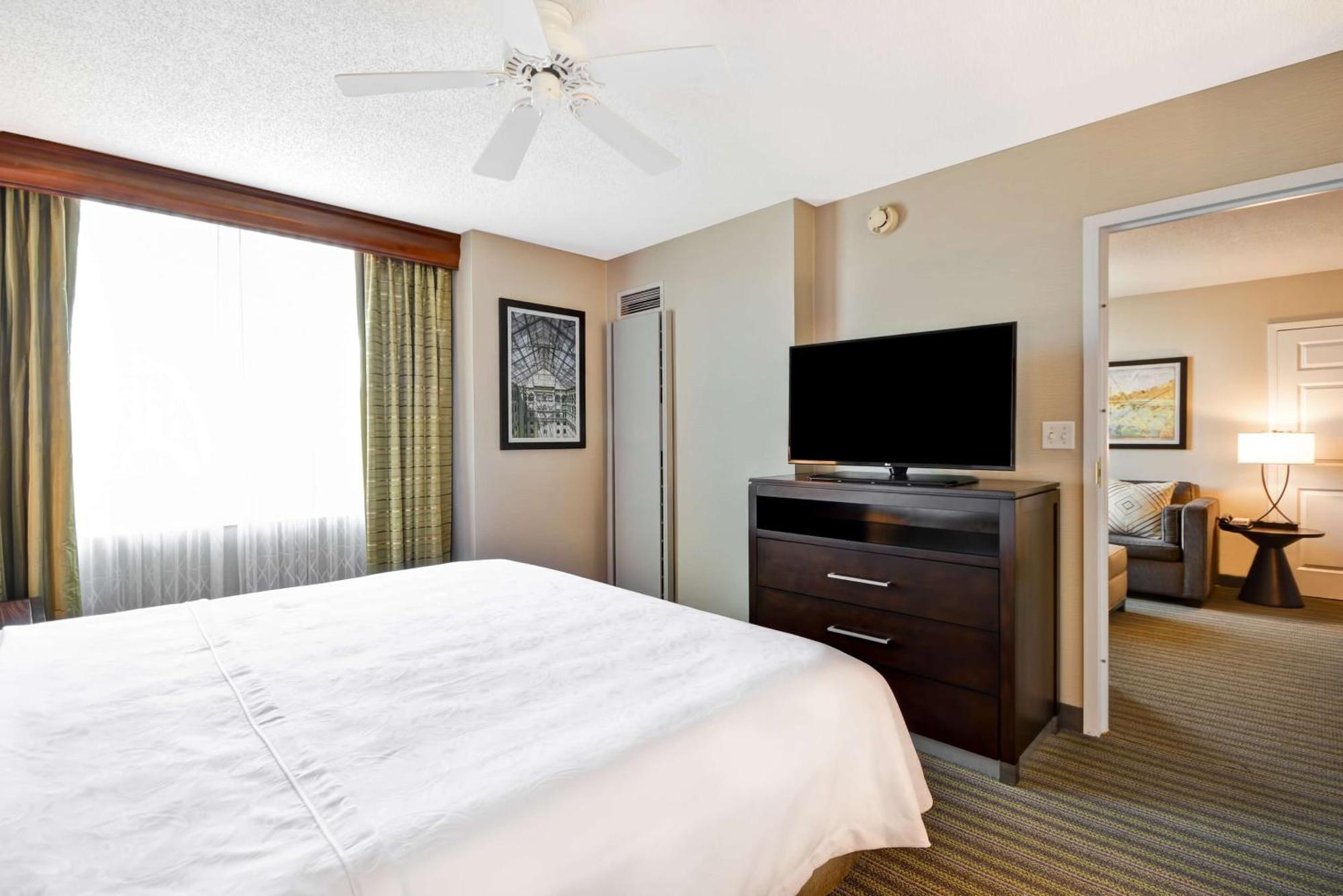 One-Bedroom King Suite - Non-Smoking