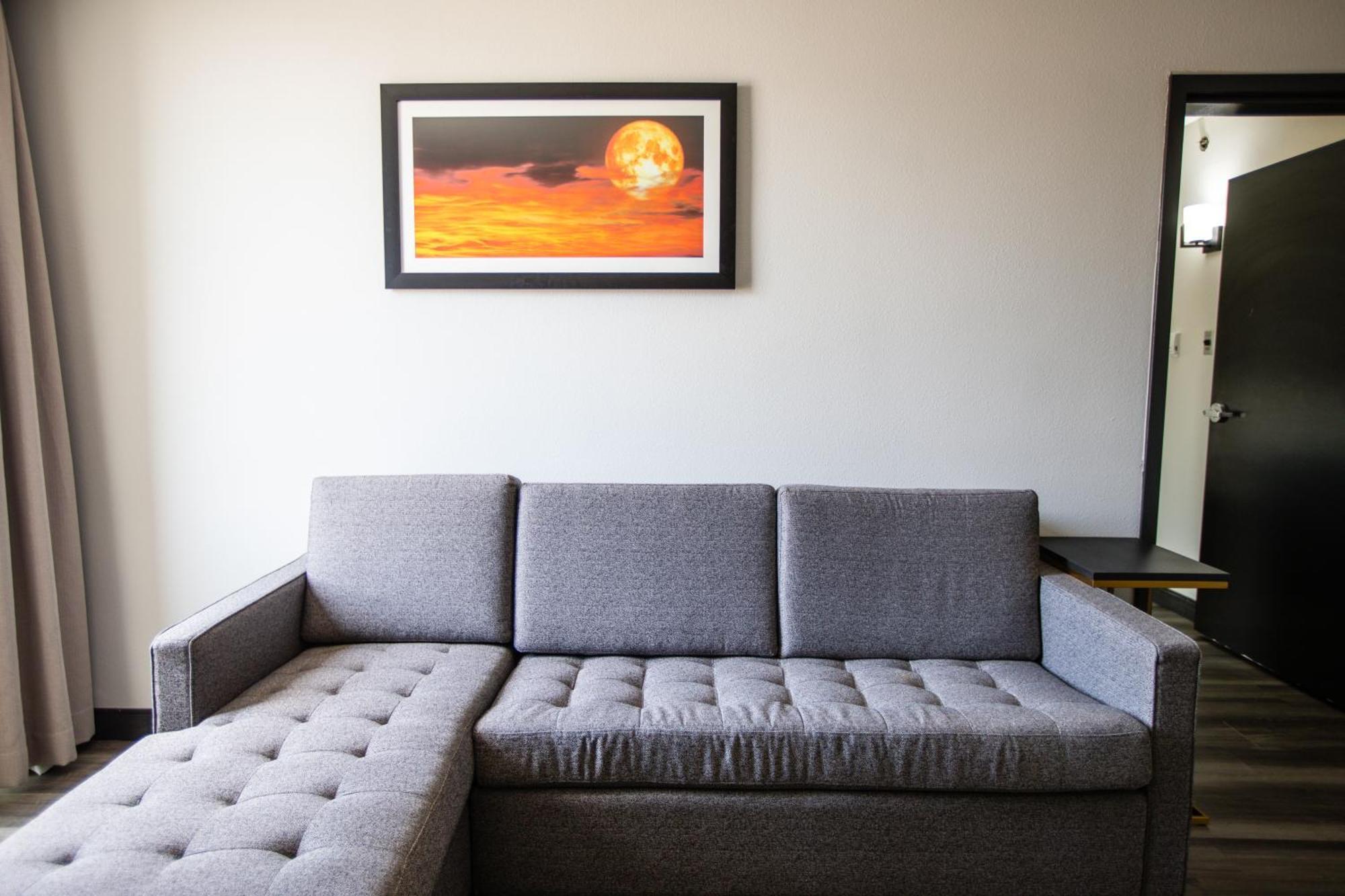 One-Bedroom King Suite Non-Smoking