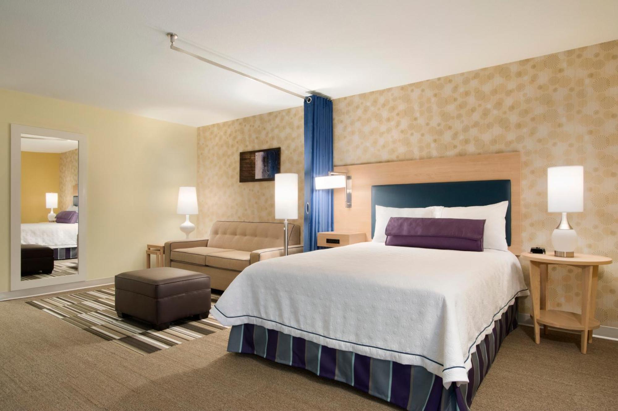Queen Suite - Mobility Accessible/Non-Smoking