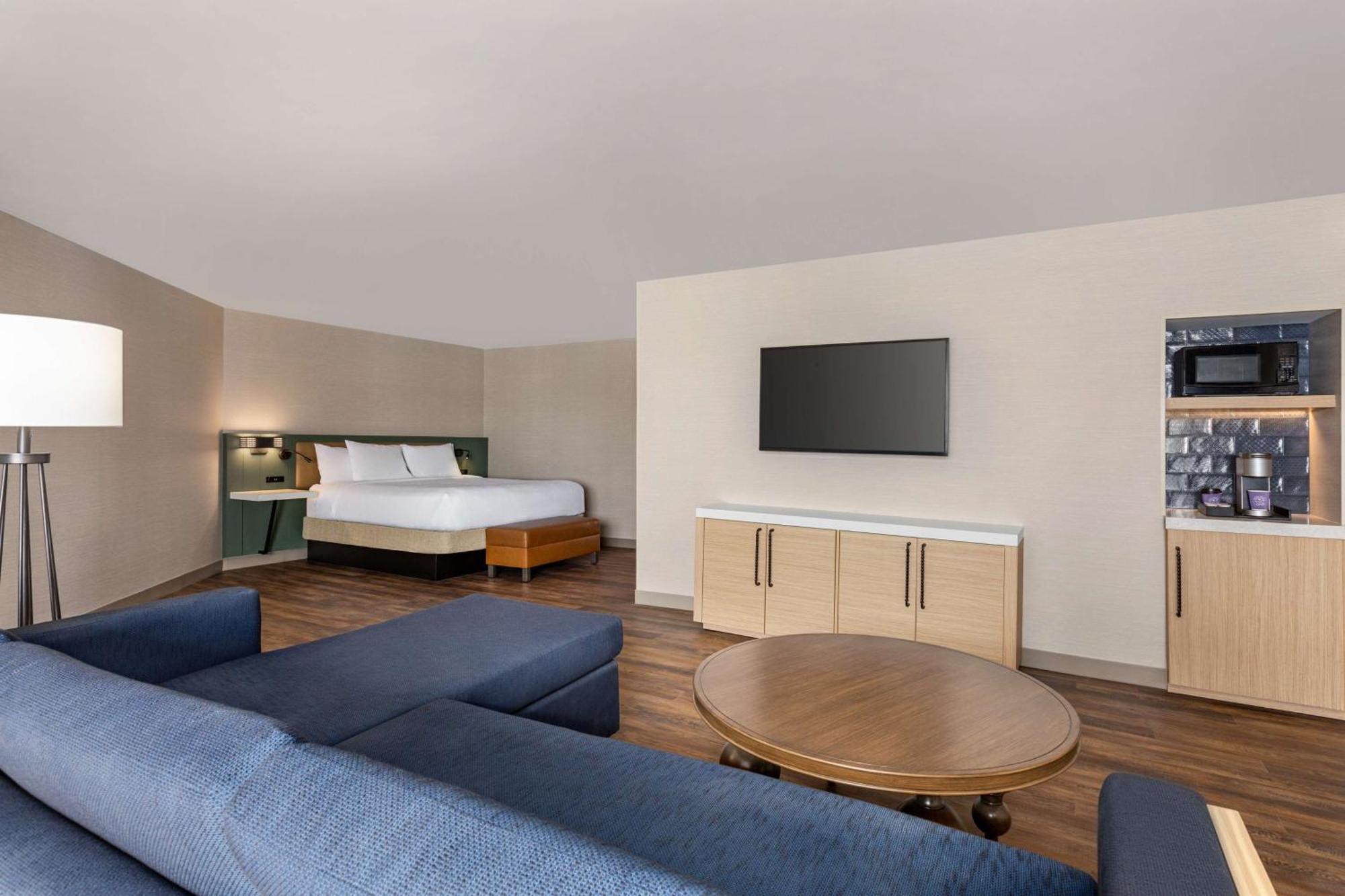 Junior Suite mit Kingsize-Bett und Balkon