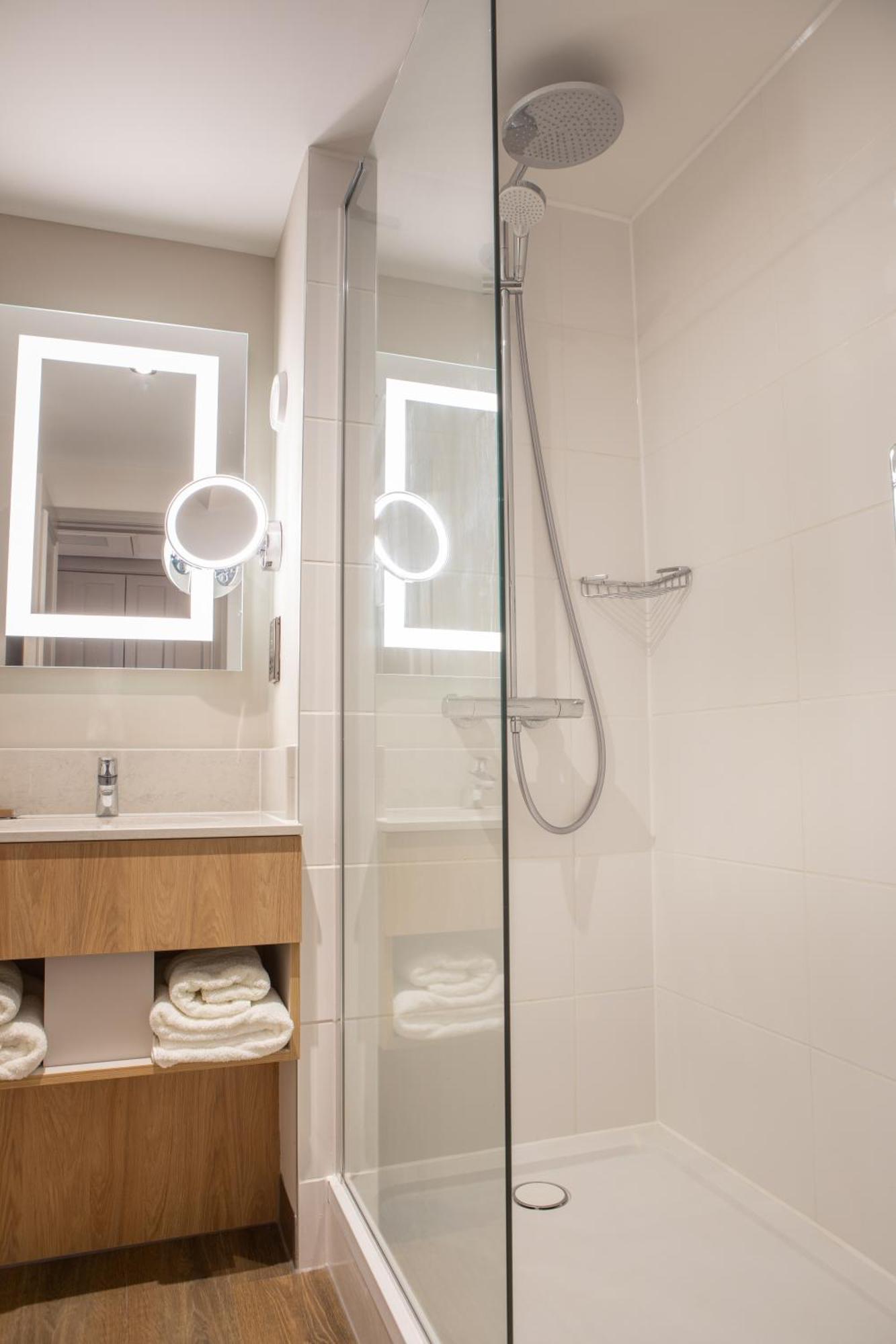 One-Bedroom King Suite