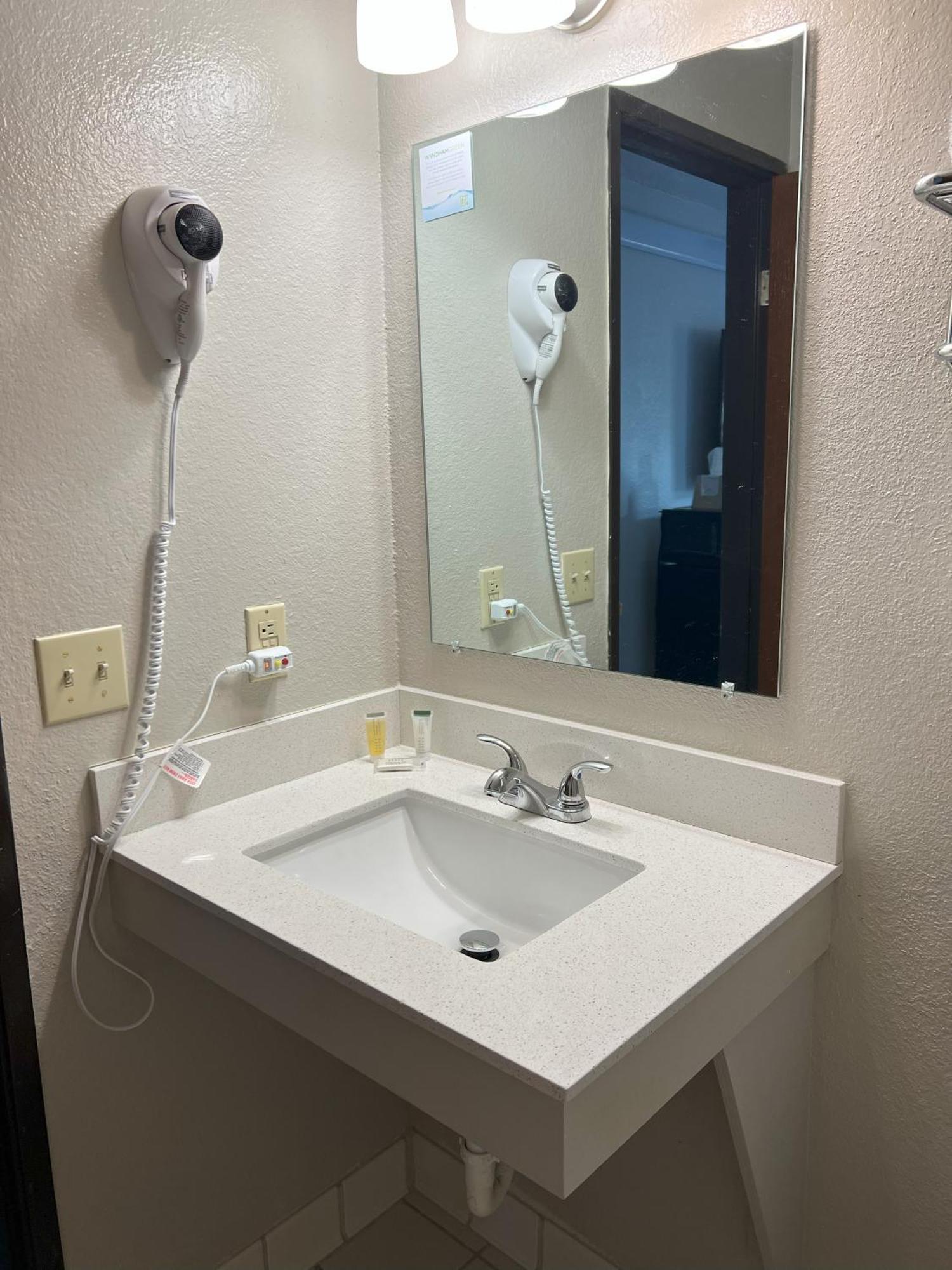 King Room - Ground Floor/Non-Smoking