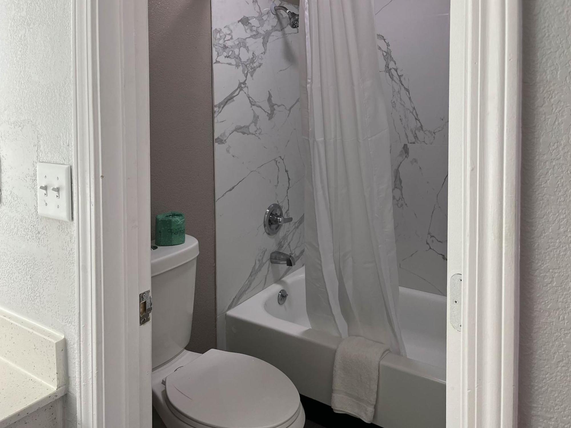 Deluxe Quadruple Room - Non-Smoking