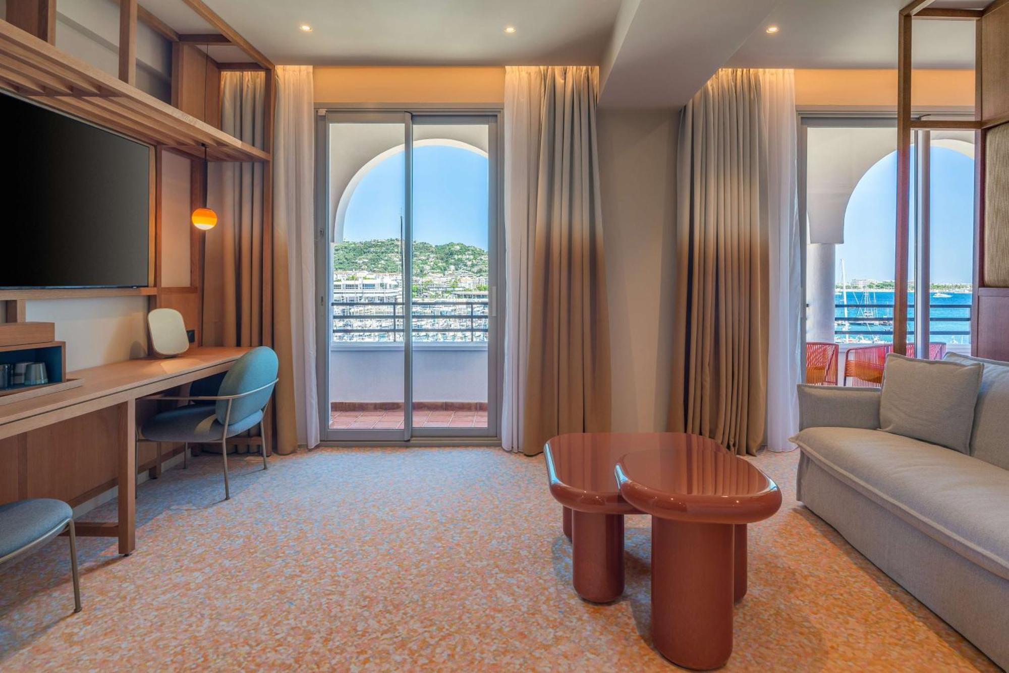 Junior King Suite Sea View