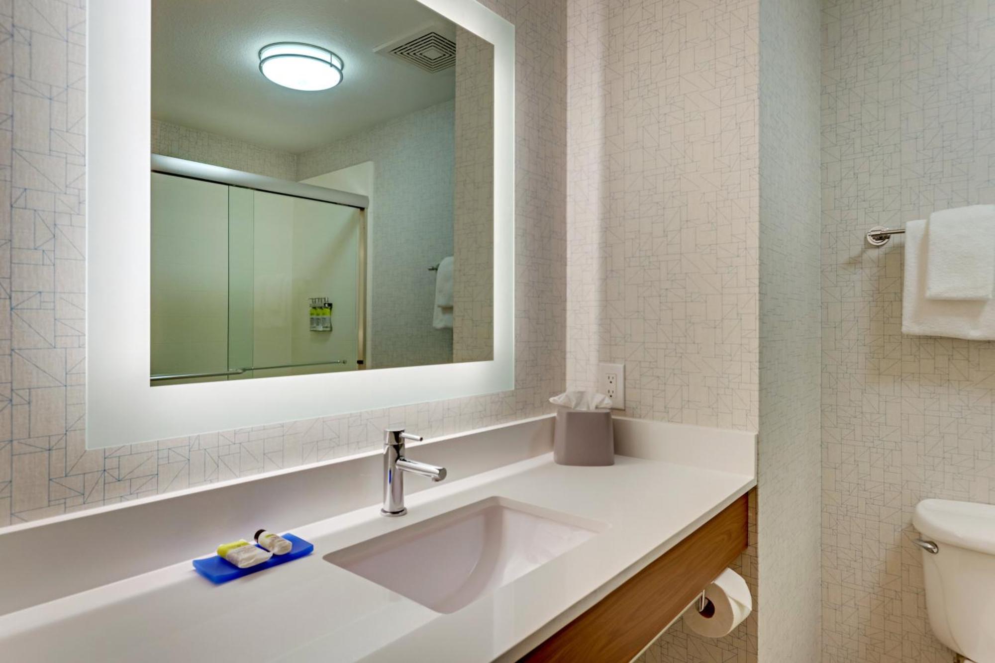 Queen Room Disability Access or Hearing Accessible