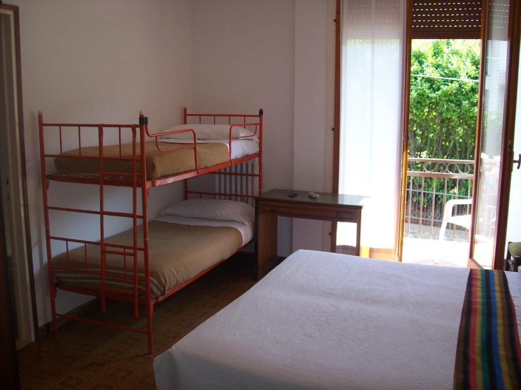 Family Room (2 Adults + 2 Children)