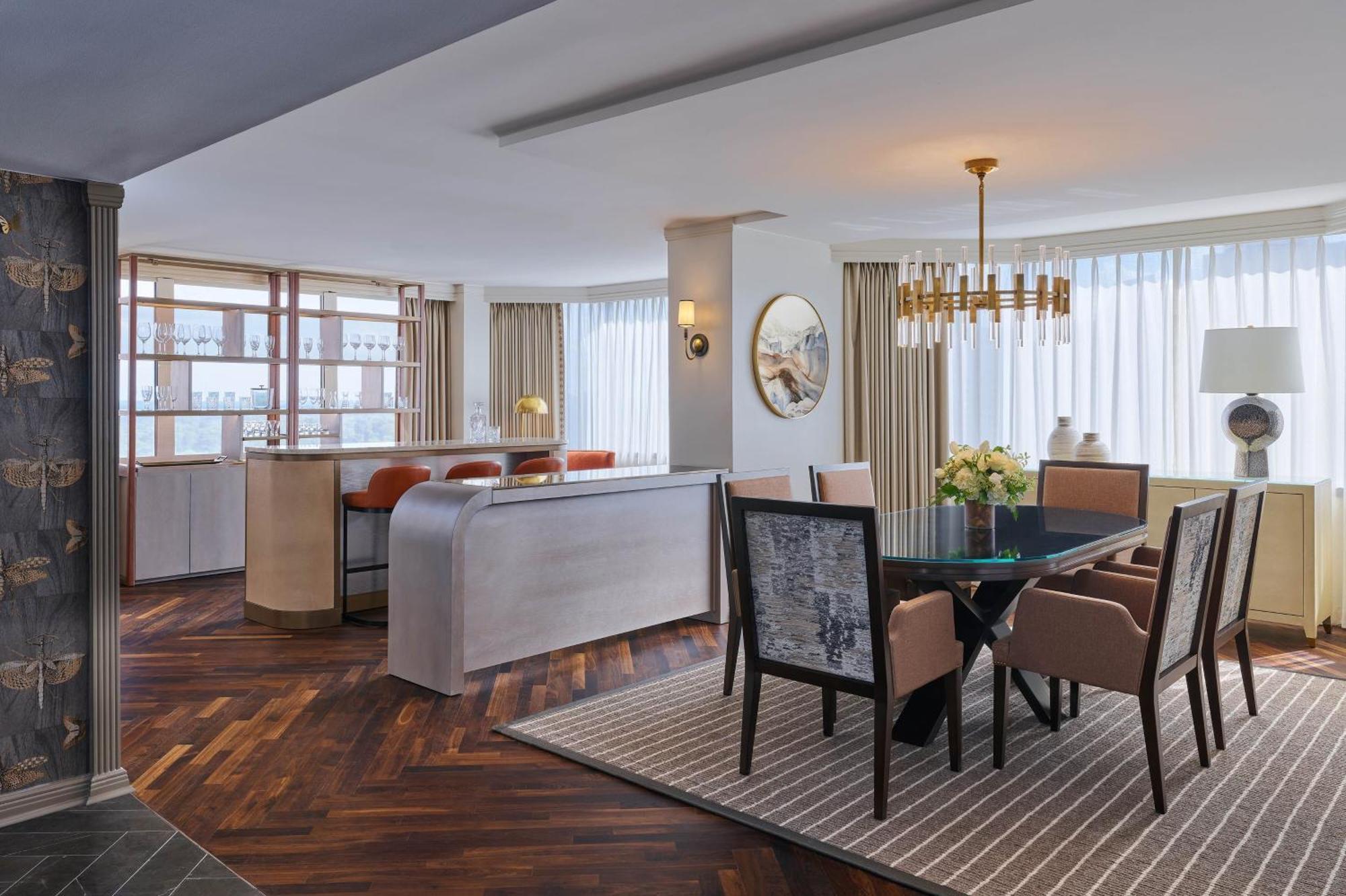 One-Bedroom Presidential King Suite Skyline View