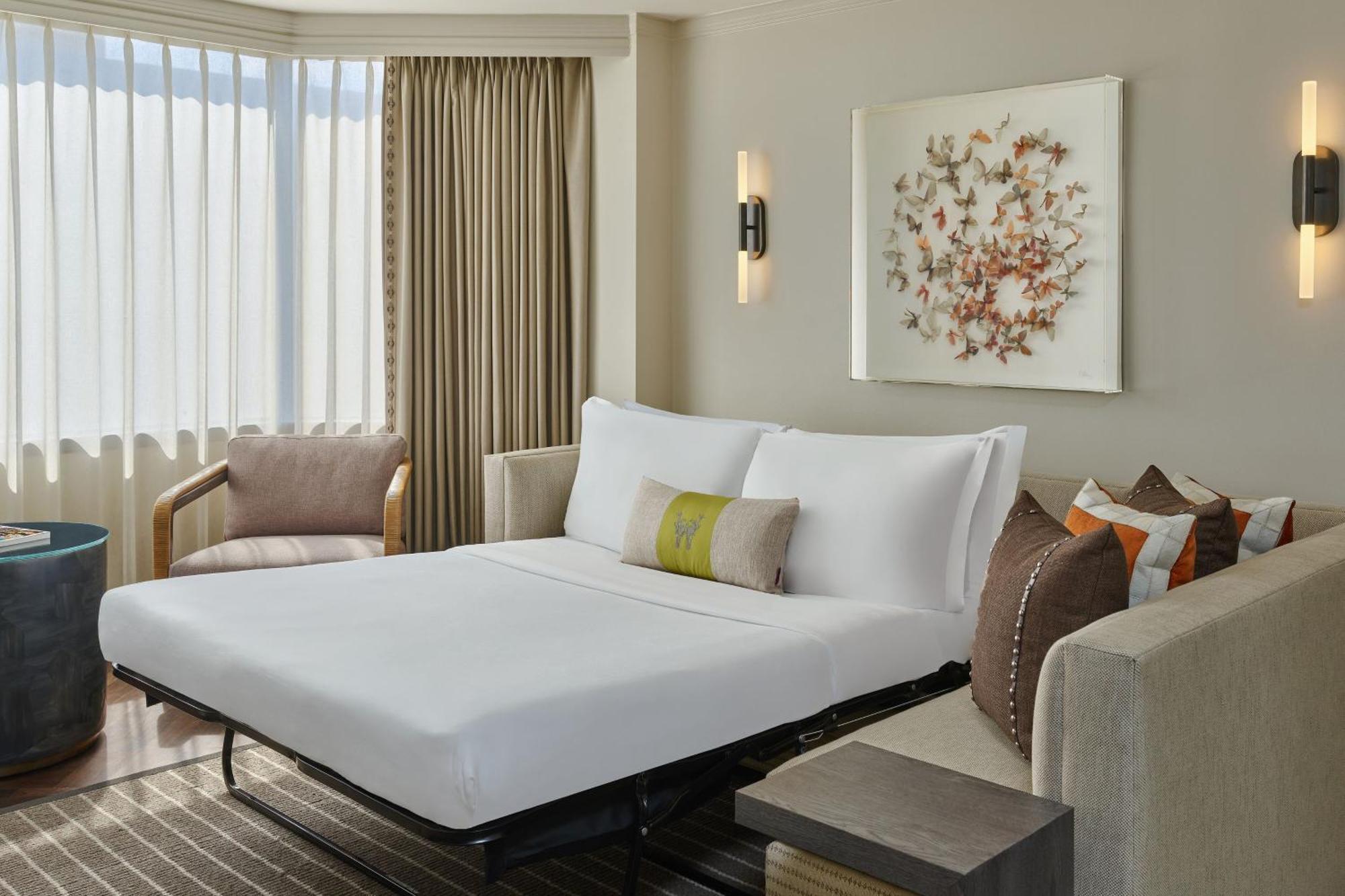 One-Bedroom Presidential King Suite Skyline View