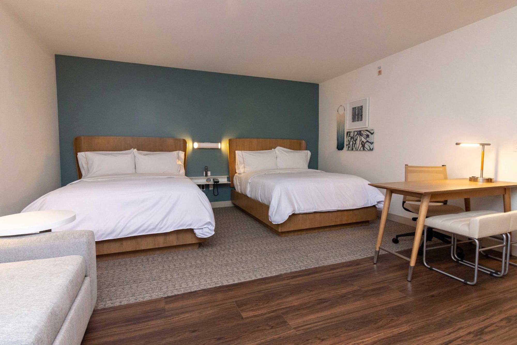 Studio Two Queen Beds